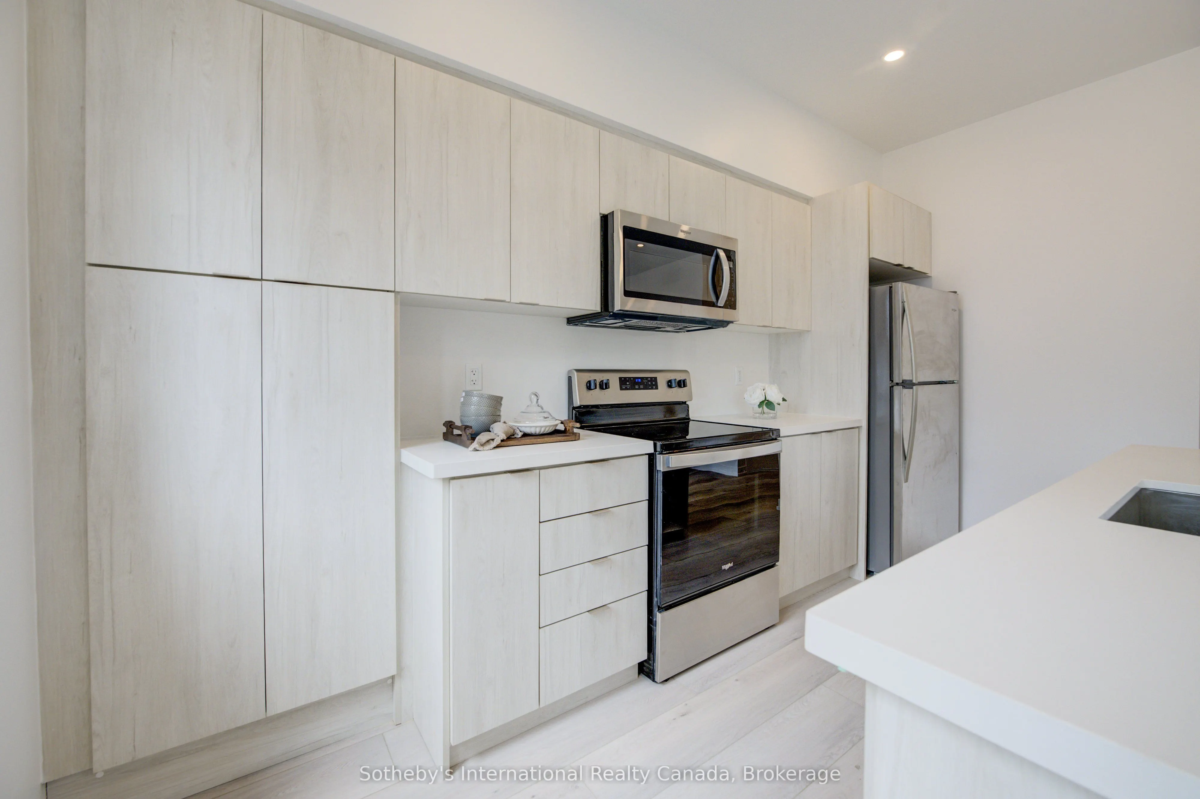 416 Dundas Street, #9