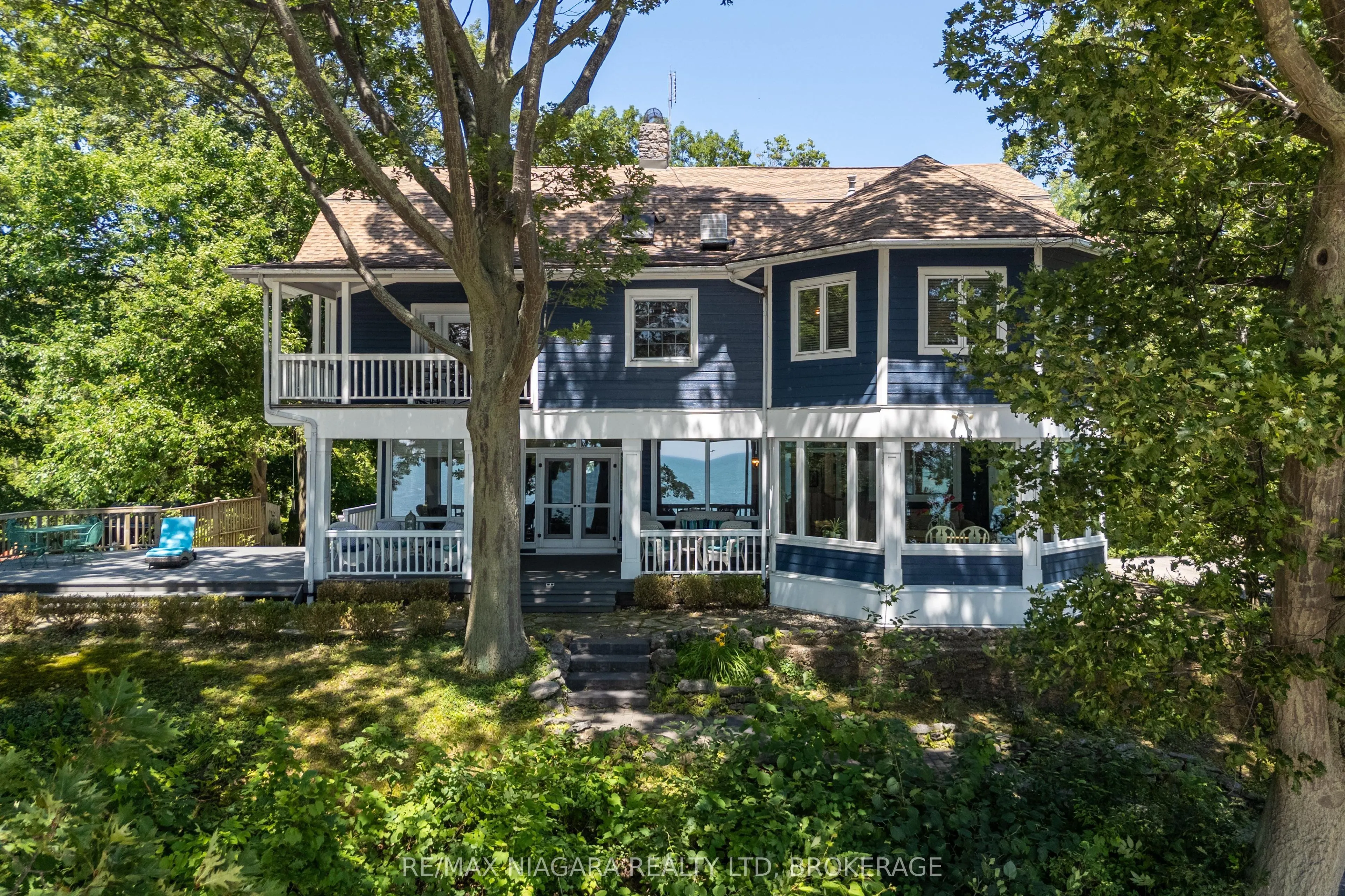 1661 MacDonald Drive