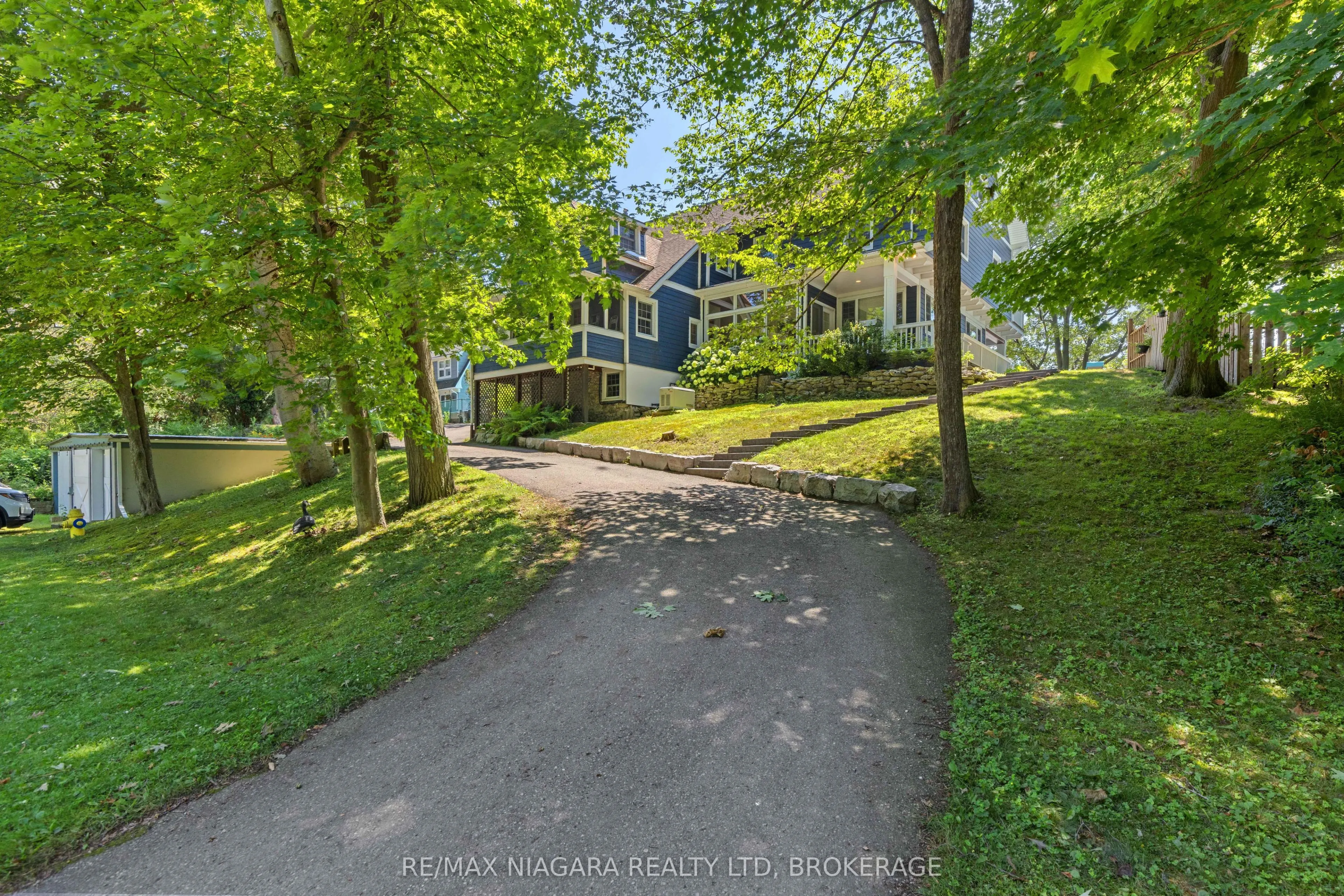 1661 MacDonald Drive