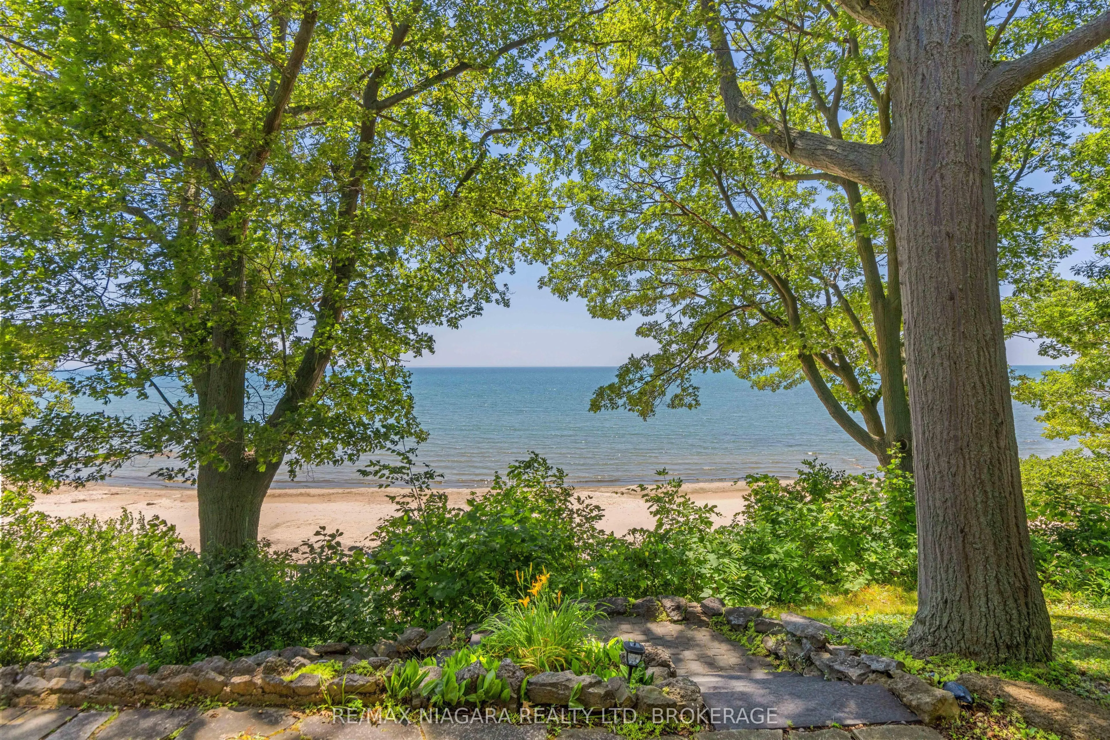1661 MacDonald Drive