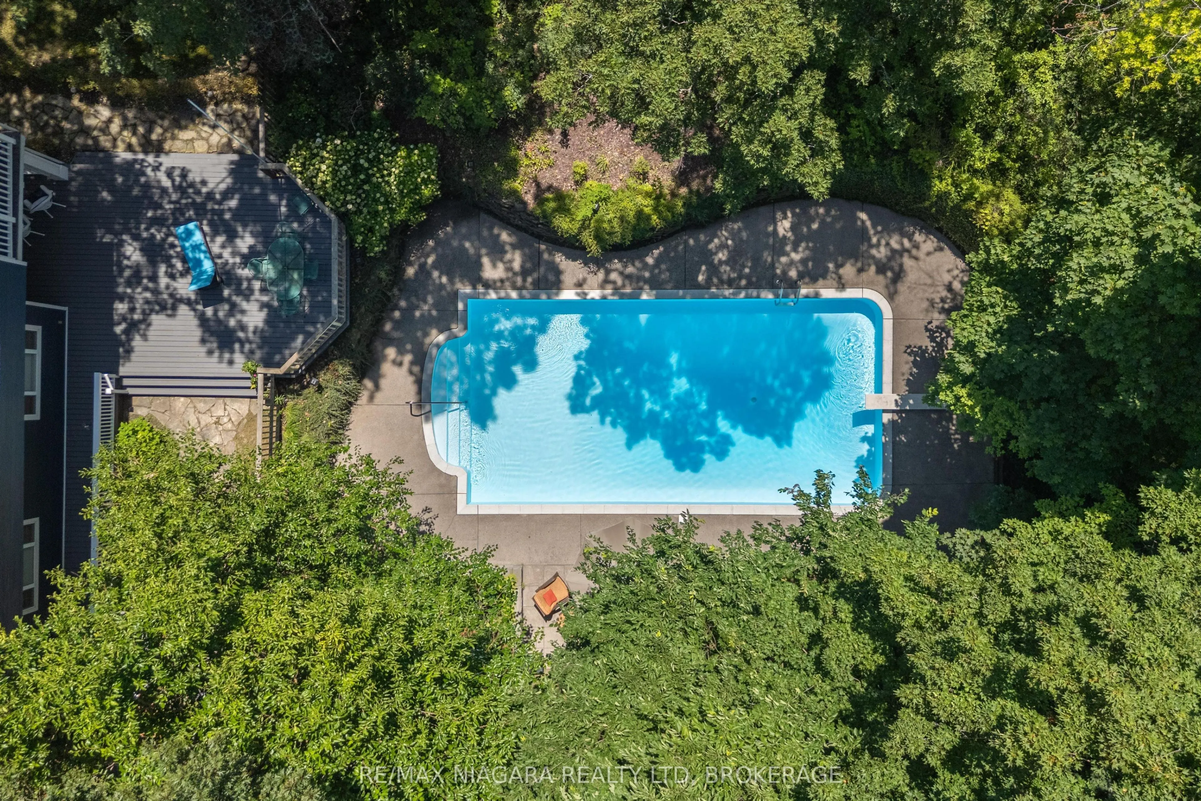 1661 MacDonald Drive