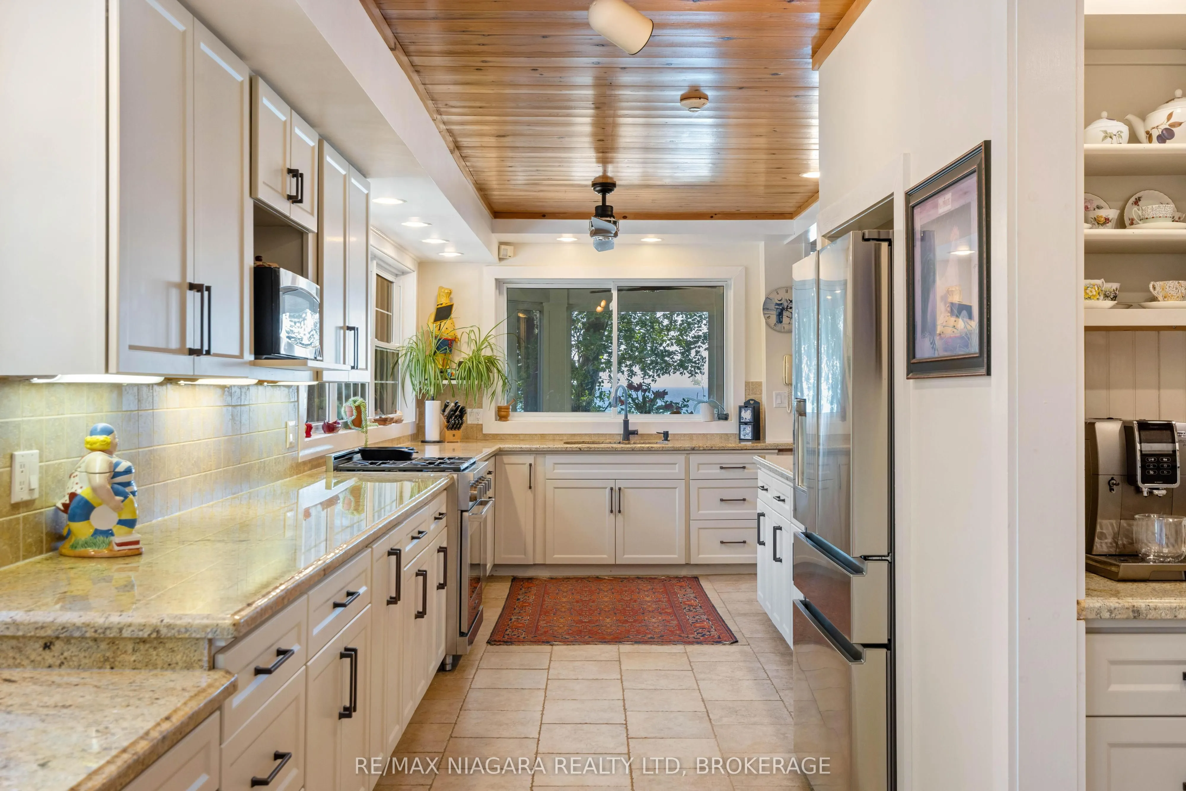 1661 MacDonald Drive