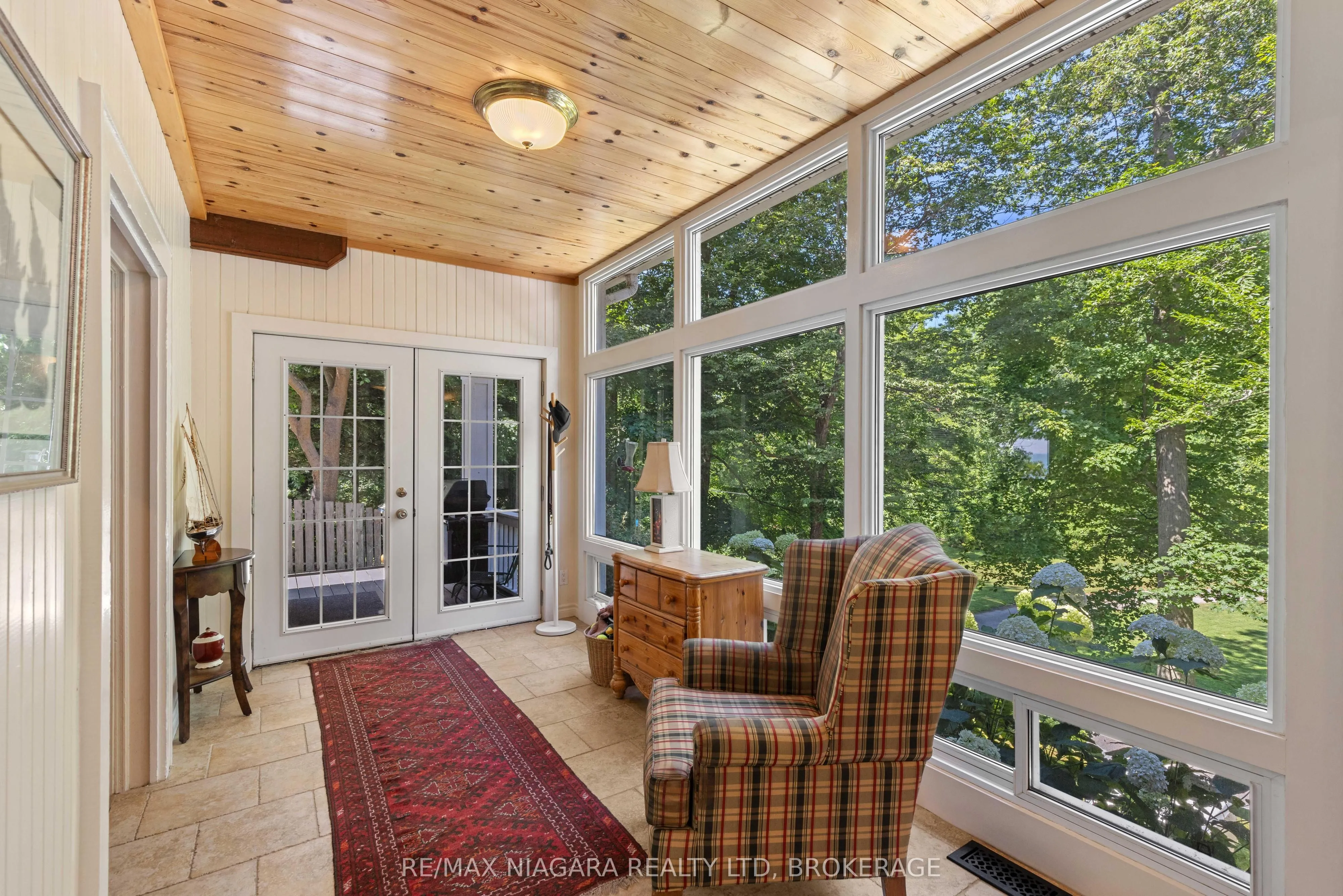 1661 MacDonald Drive