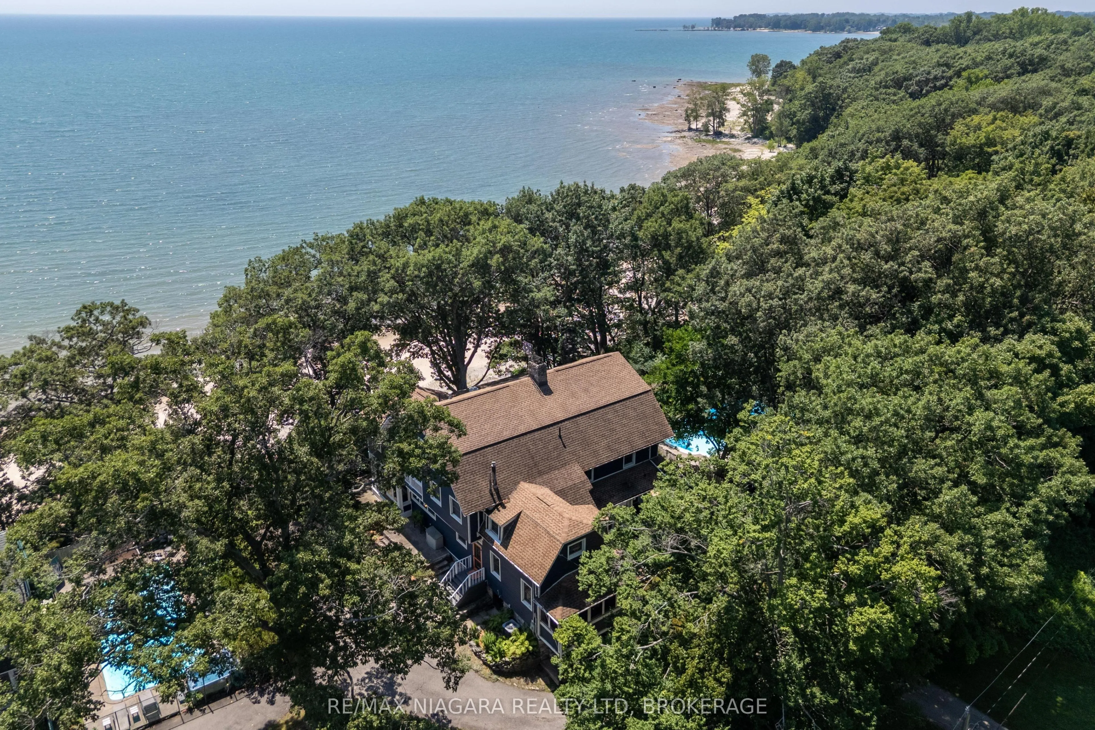 1661 MacDonald Drive