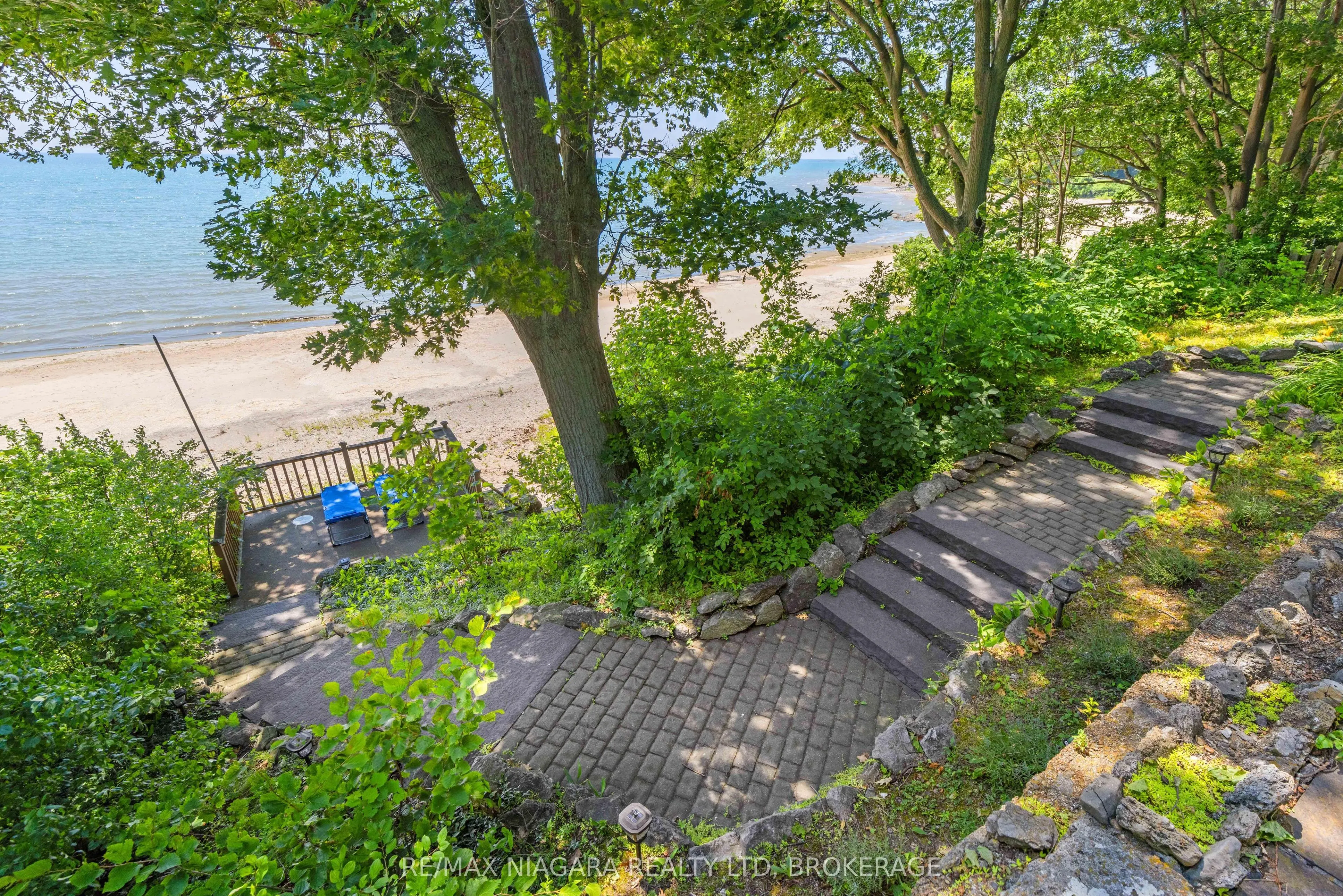 1661 MacDonald Drive