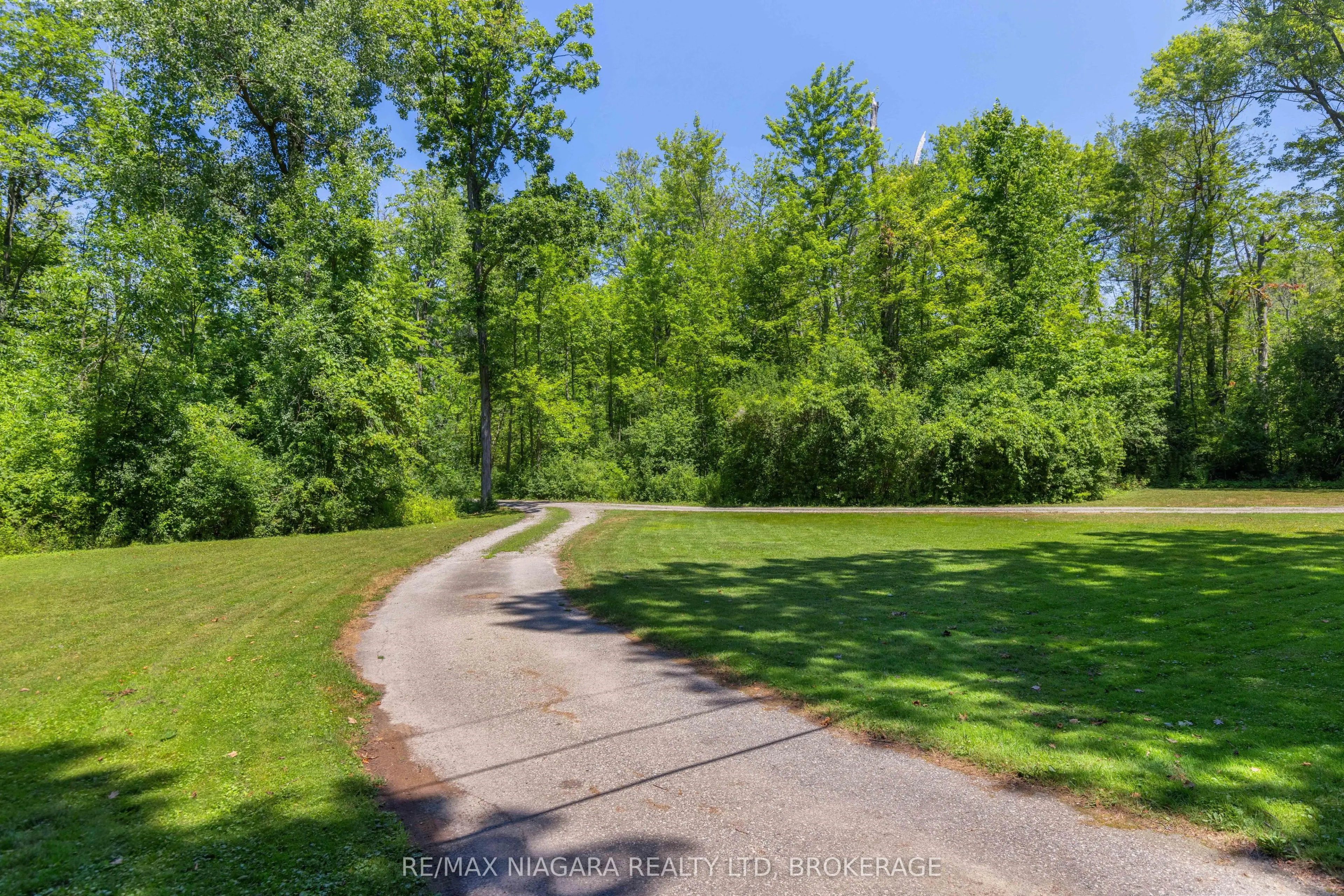 1661 MacDonald Drive