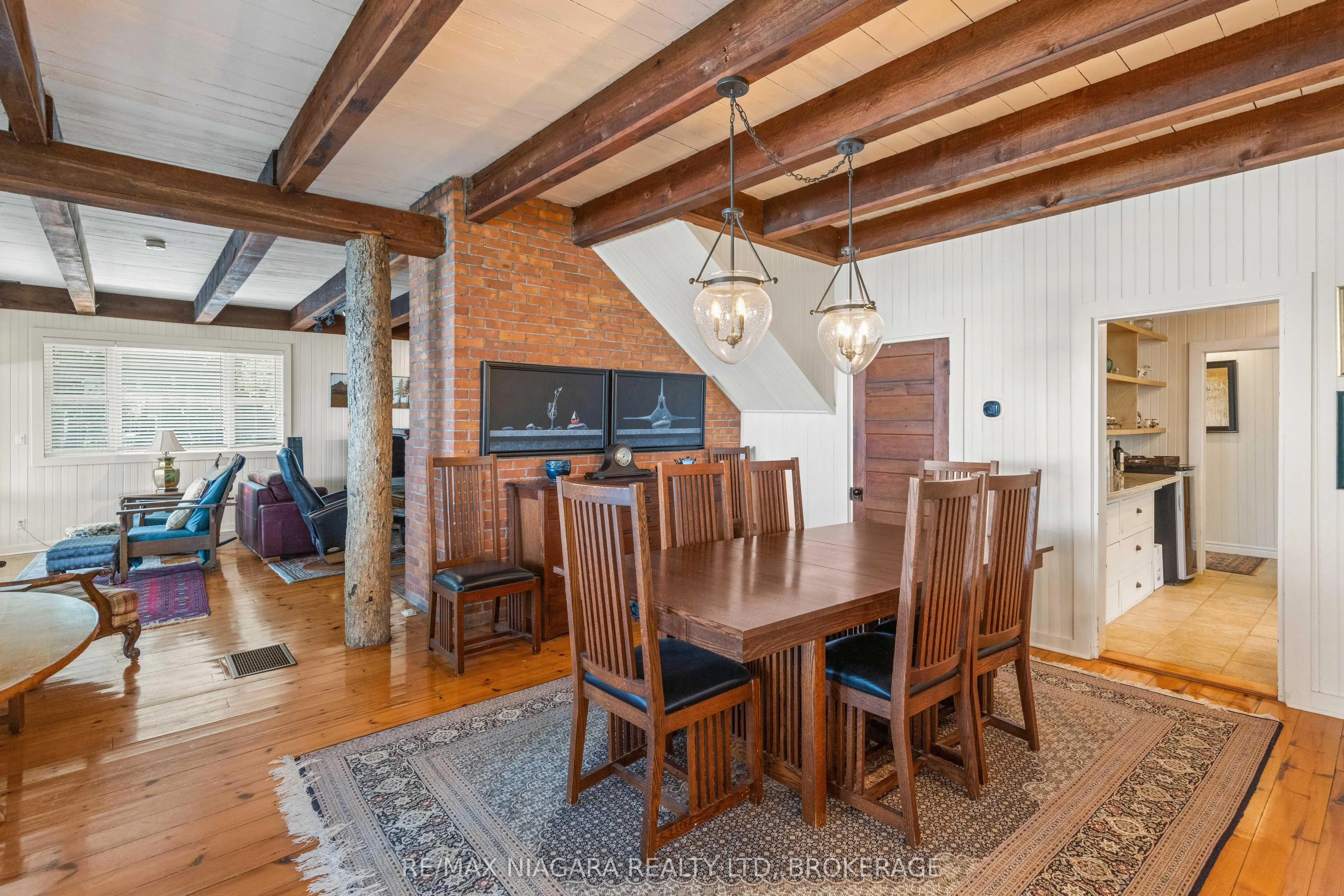 1661 MacDonald Drive