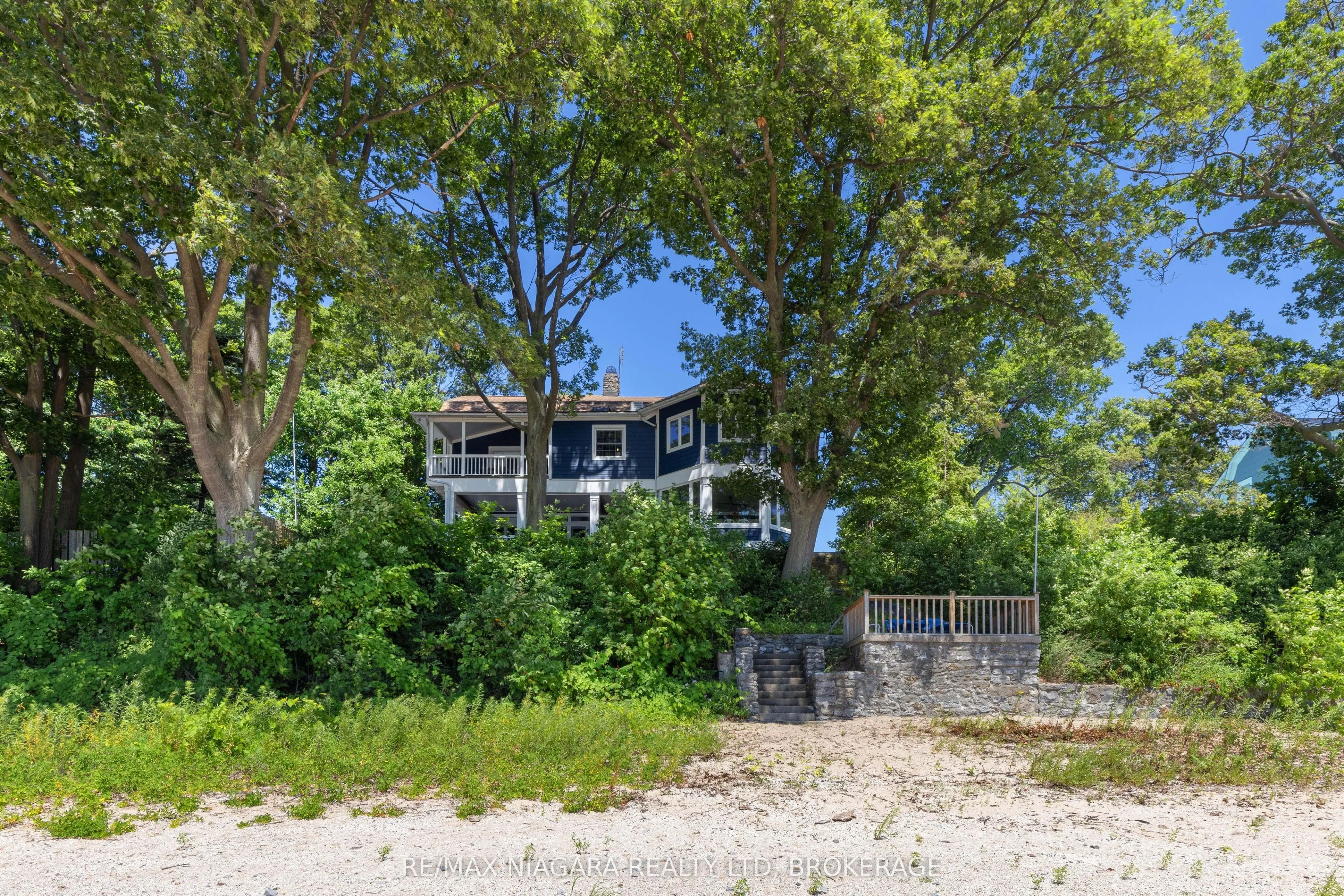 1661 MacDonald Drive