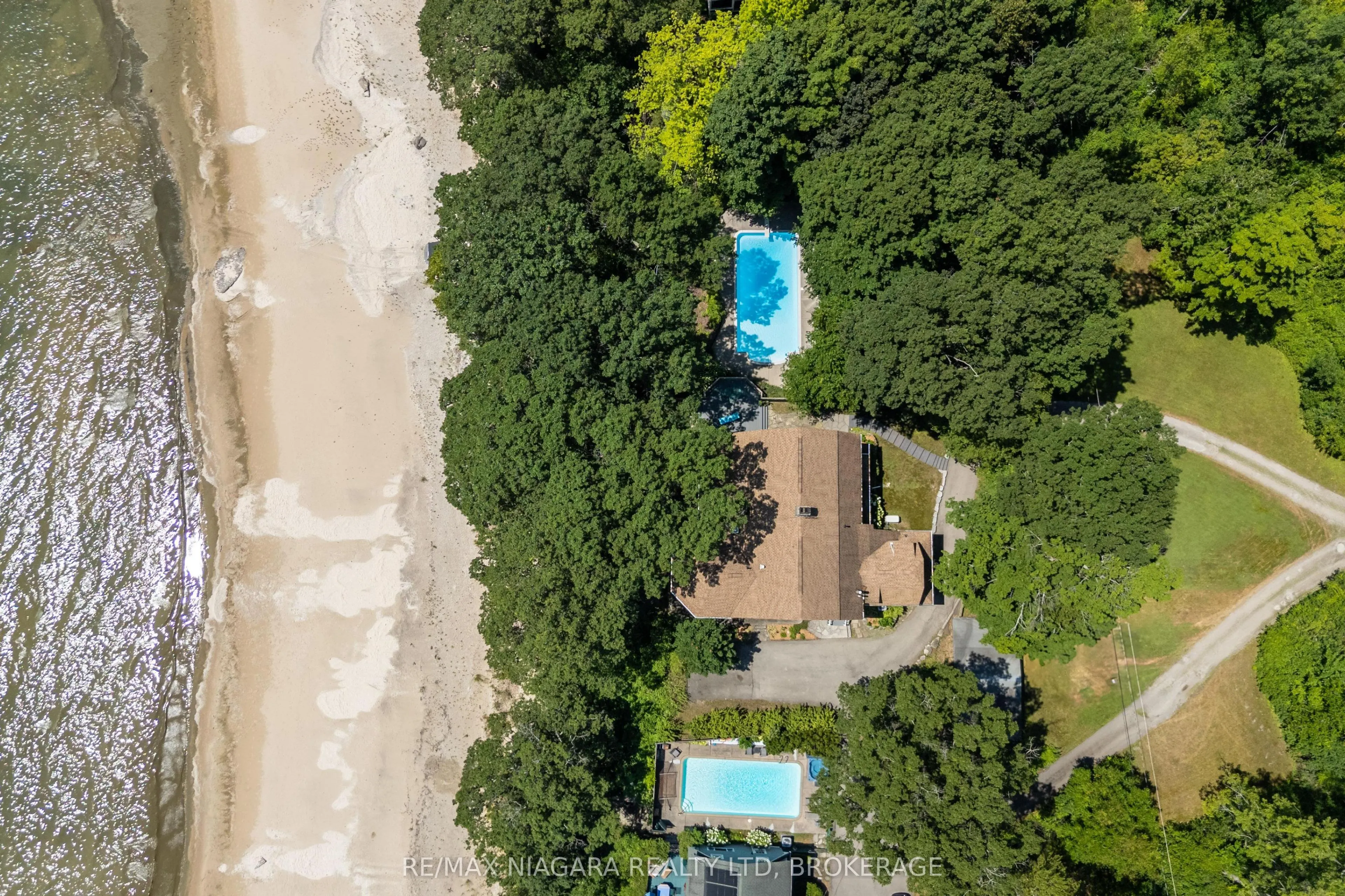 1661 MacDonald Drive