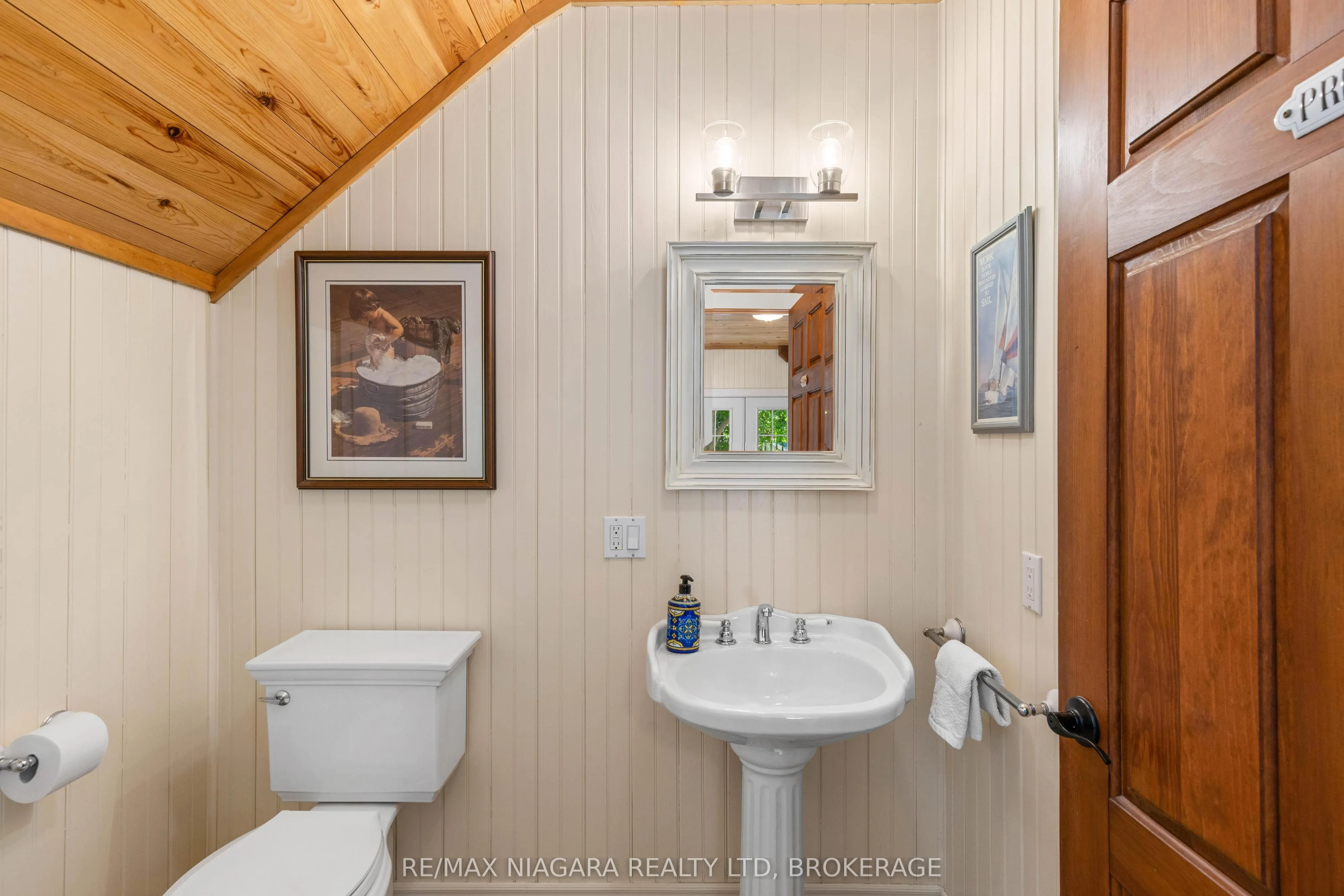 1661 MacDonald Drive
