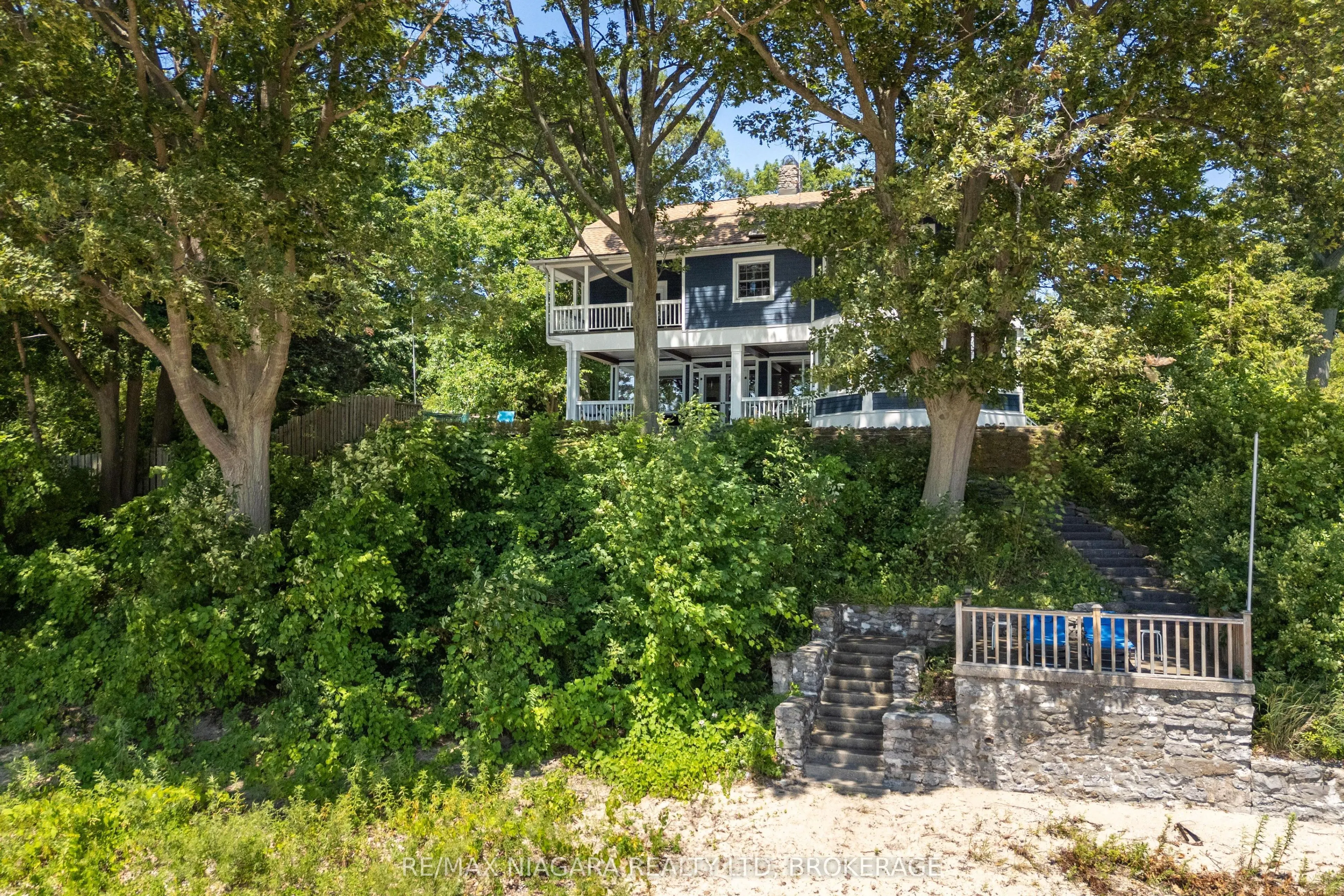 1661 MacDonald Drive