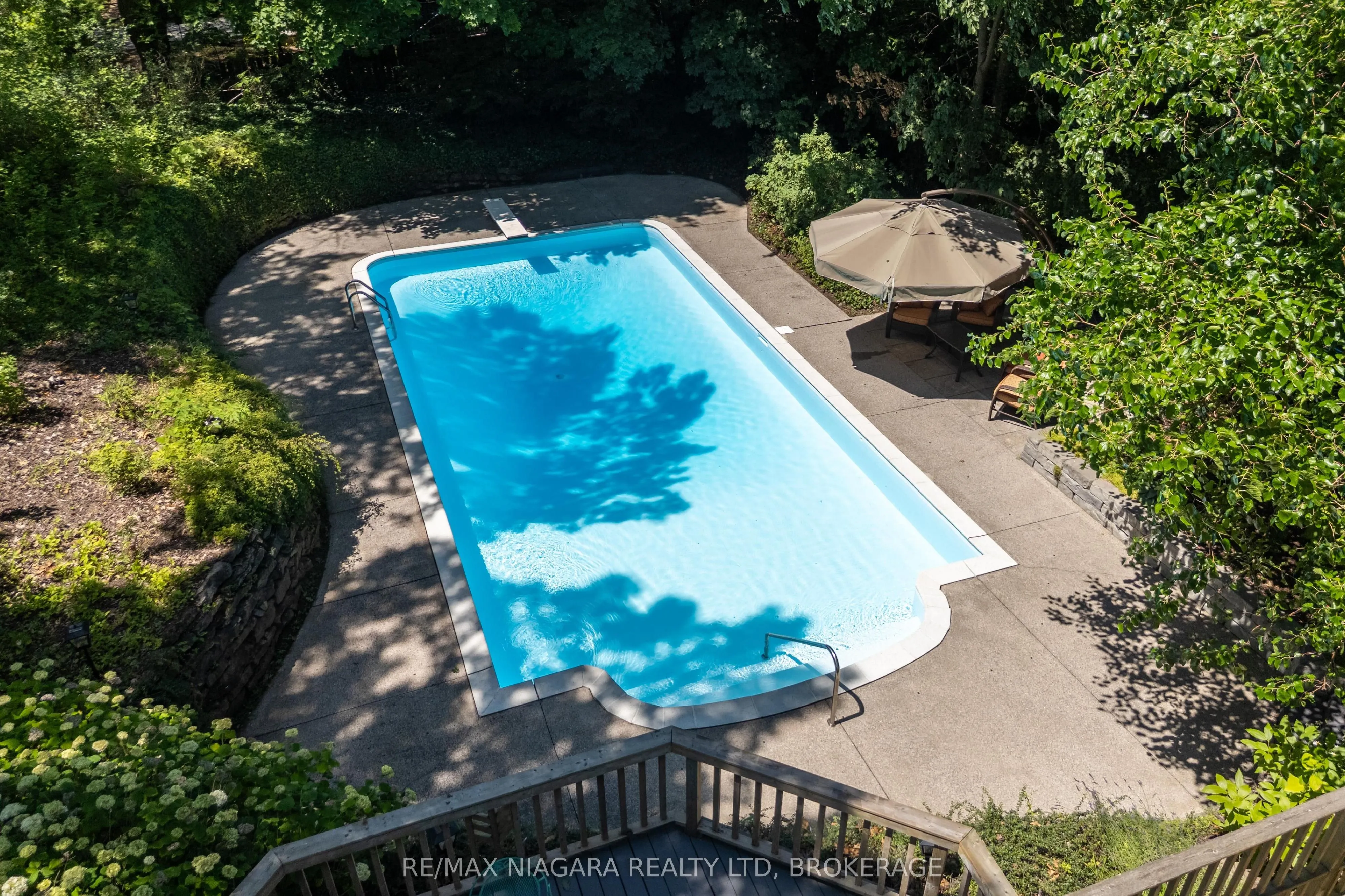 1661 MacDonald Drive