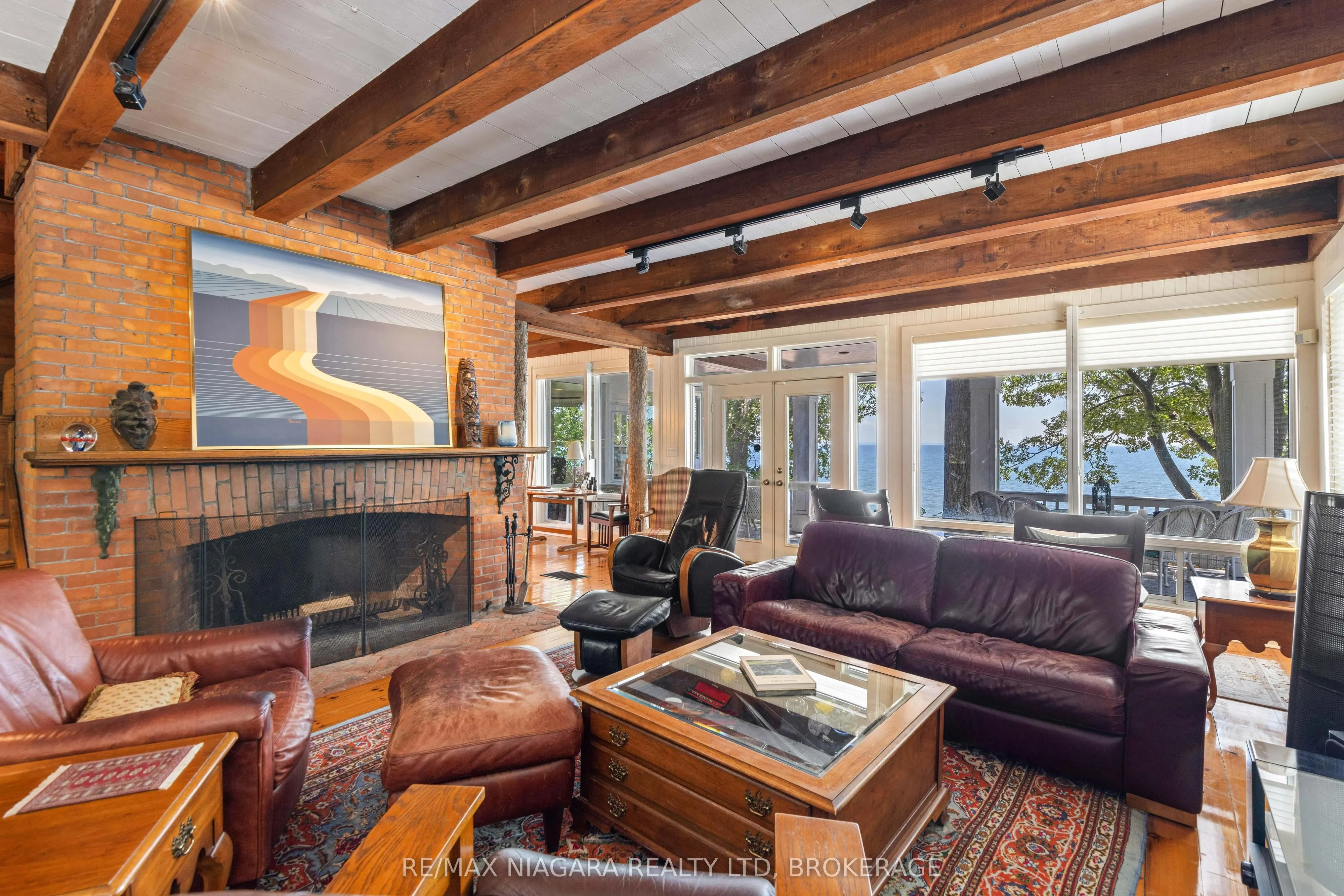 1661 MacDonald Drive