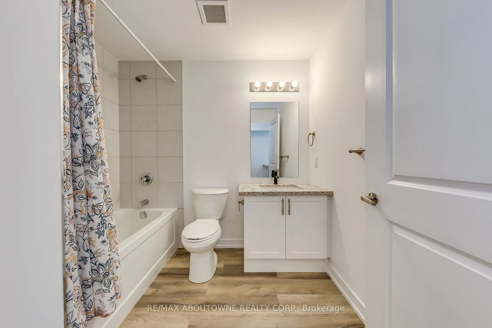 470 Dundas Street E, #429