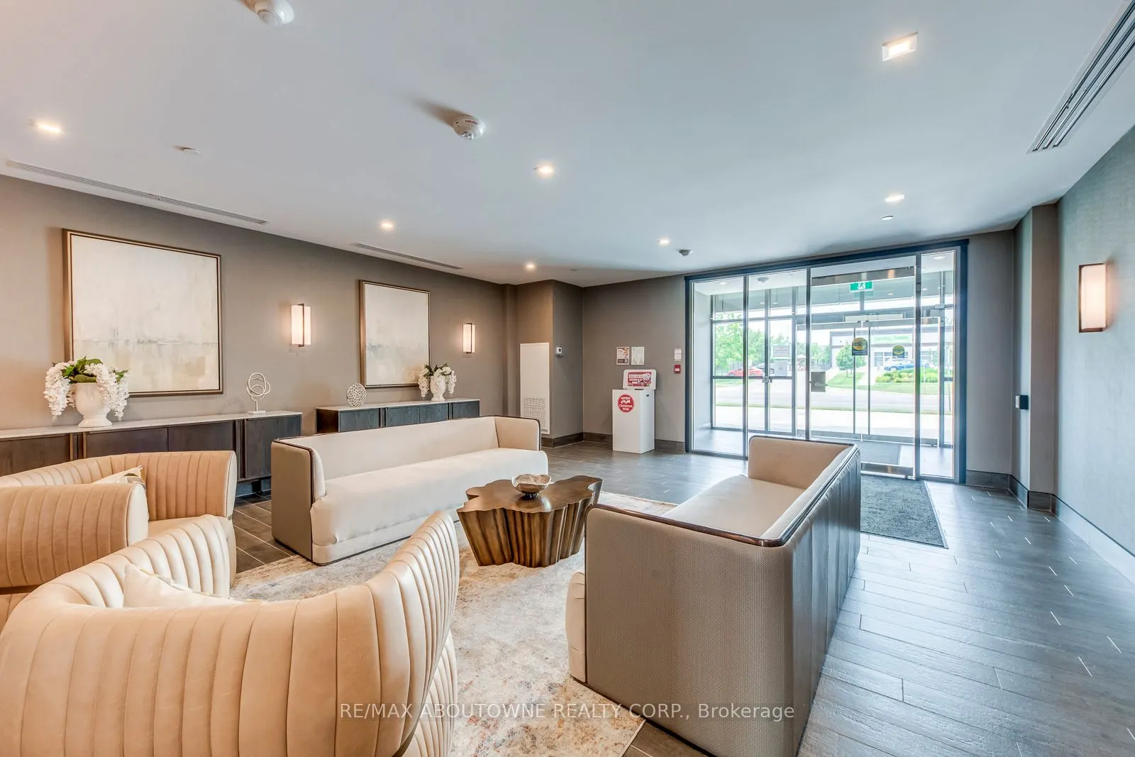 470 Dundas Street E, #429