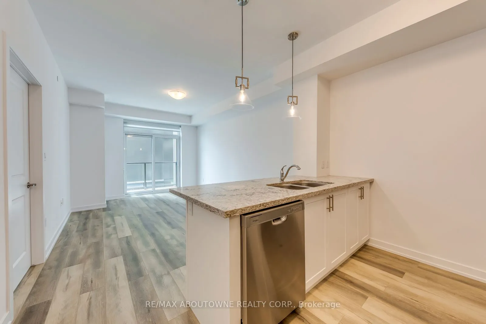 470 Dundas Street E, #429