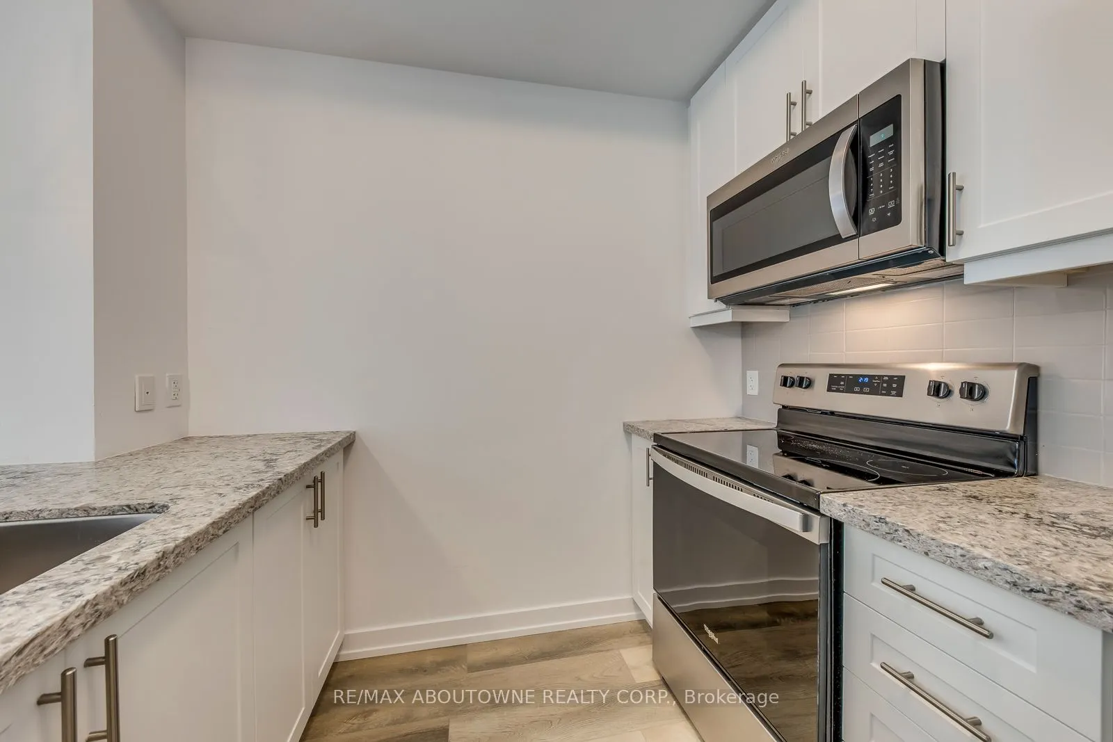 470 Dundas Street E, #429