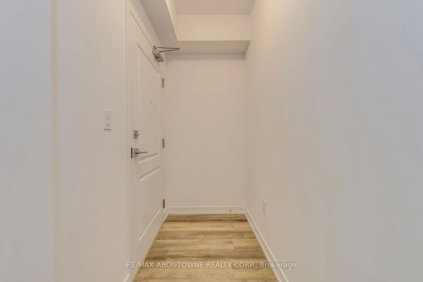 470 Dundas Street E, #429