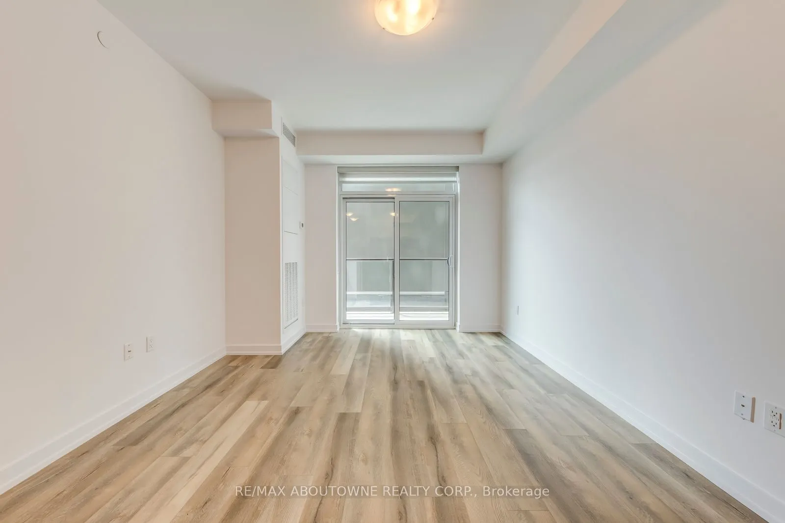 470 Dundas Street E, #429