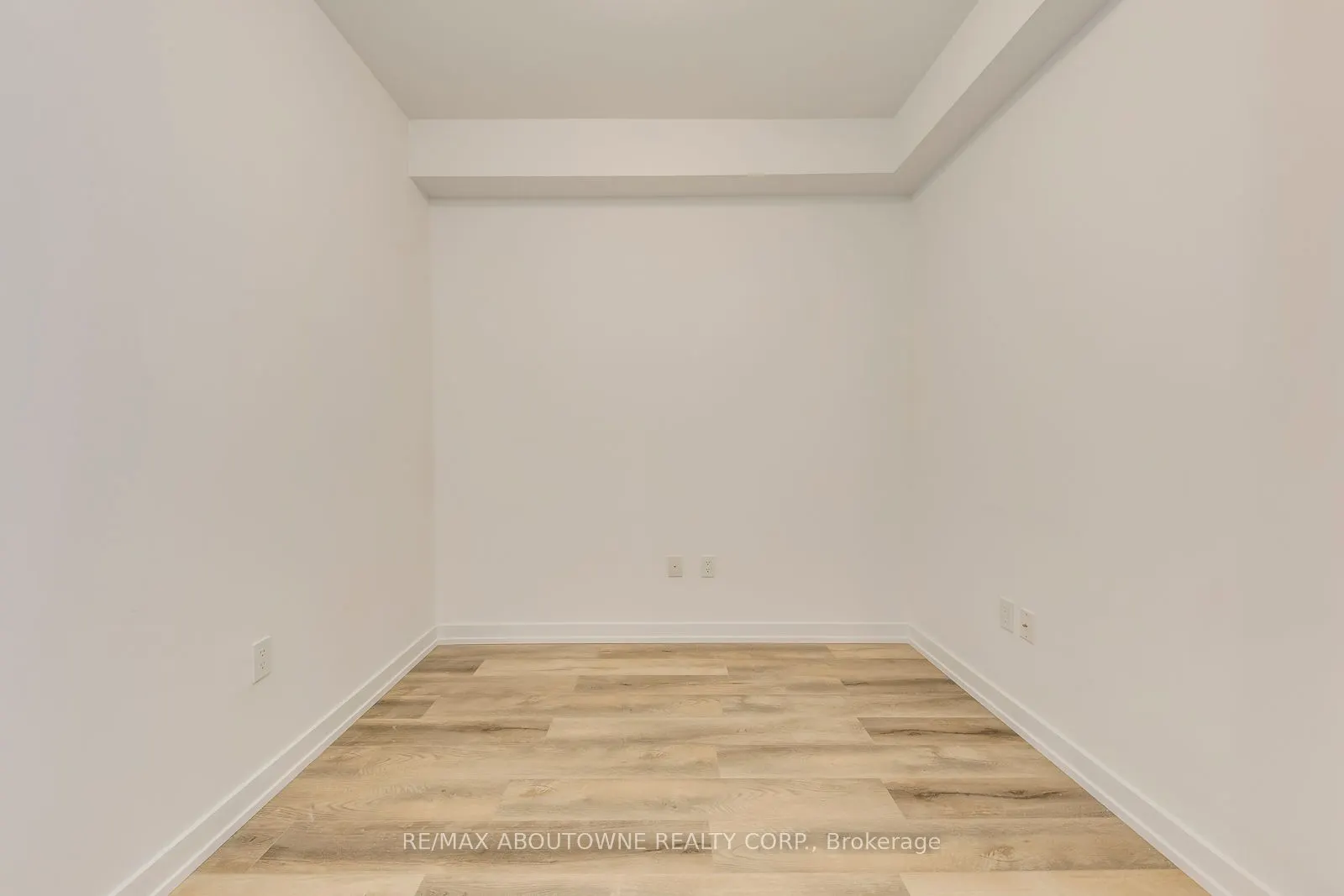 470 Dundas Street E, #429