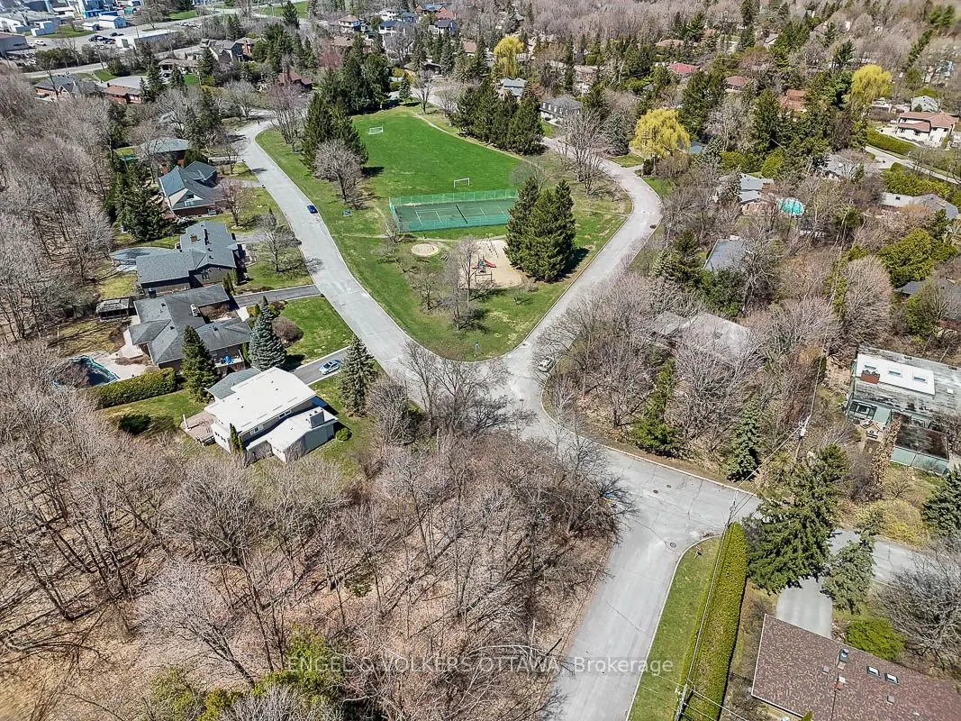 20 Robin Crescent