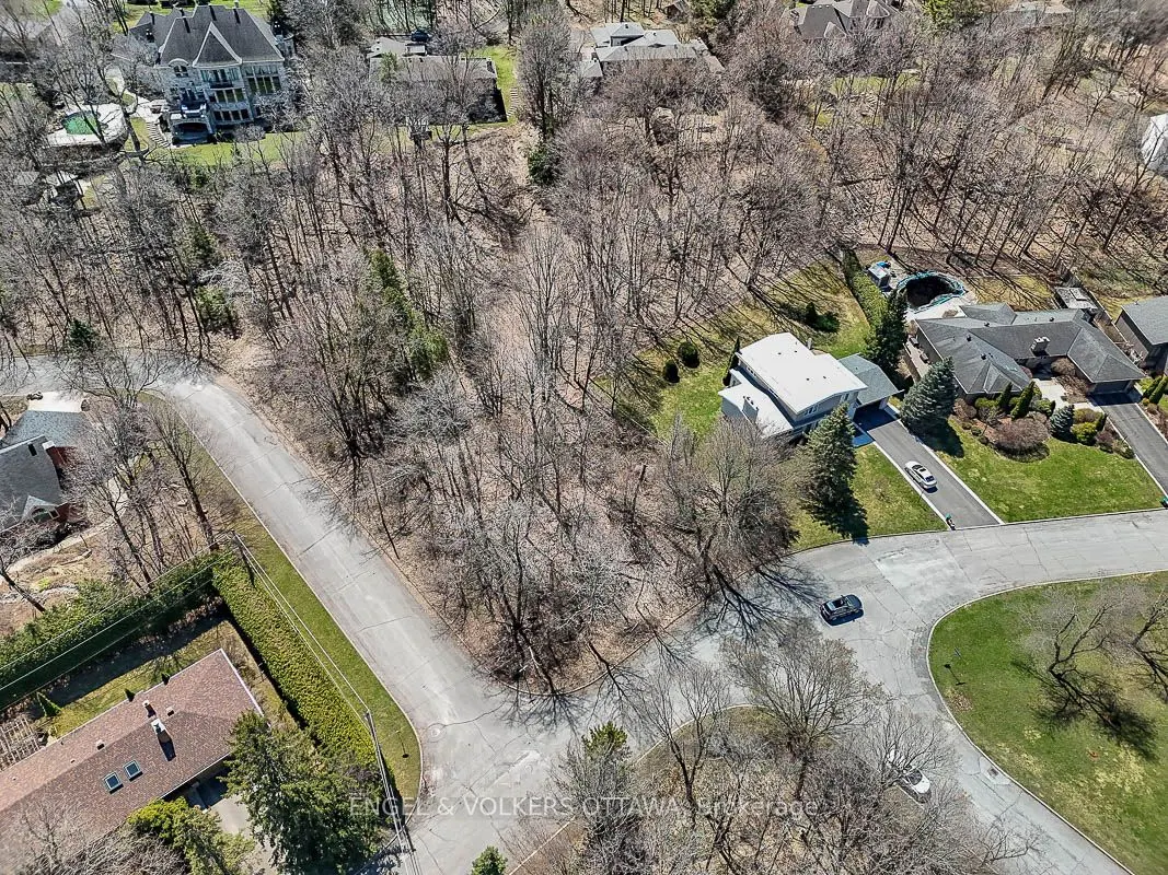 20 Robin Crescent