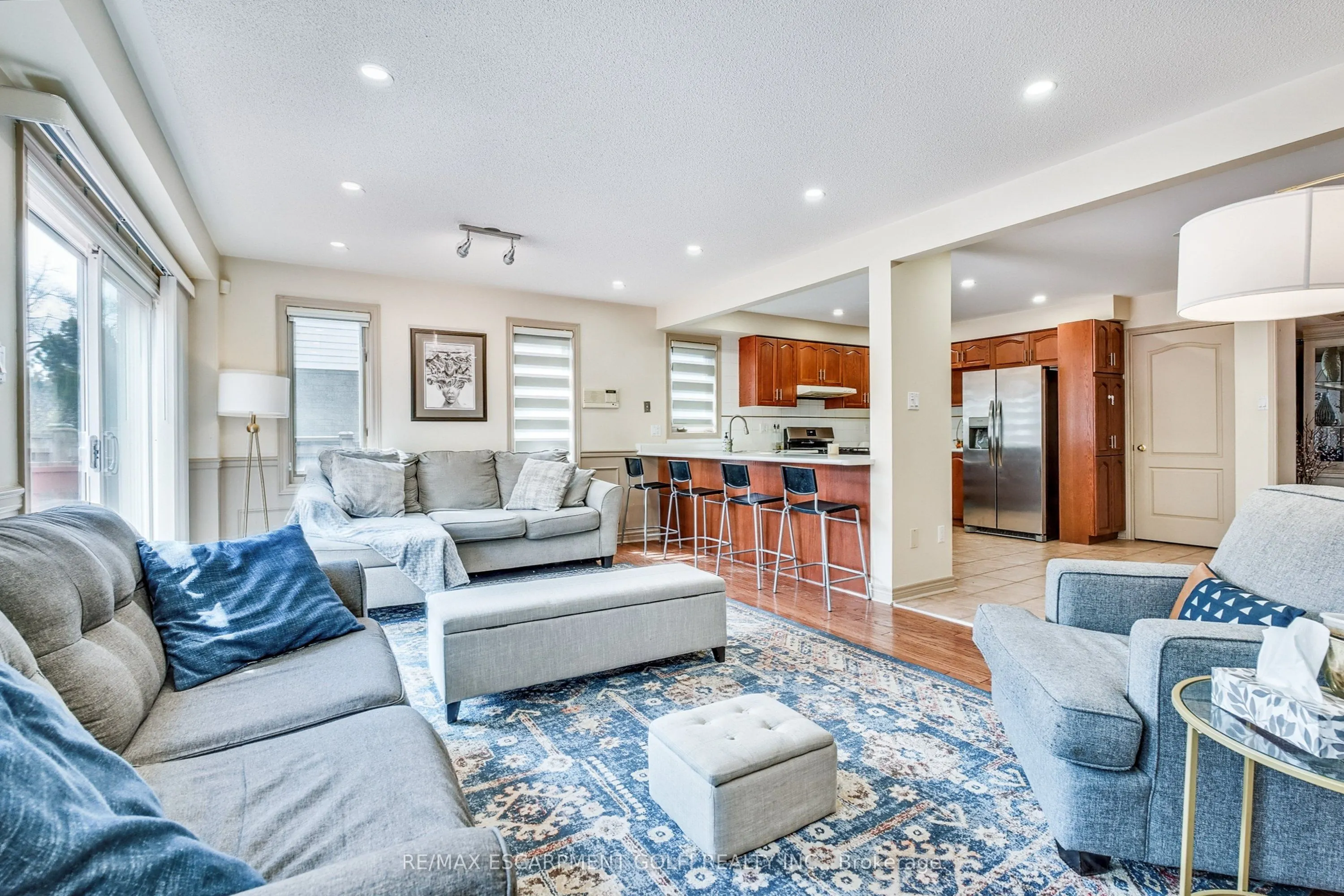 113 Meadowlands Boulevard