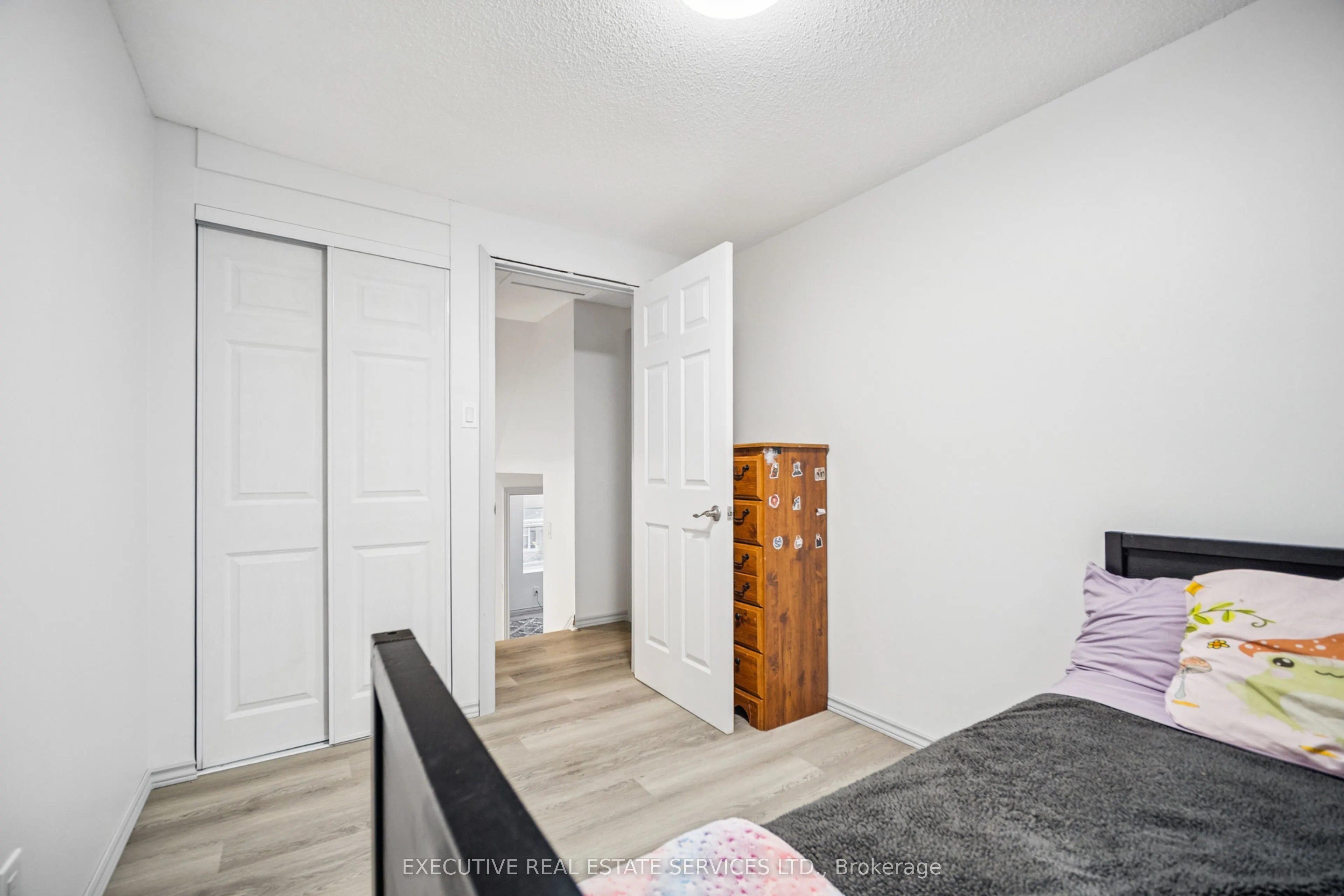 100 Bluevale Street N, #22