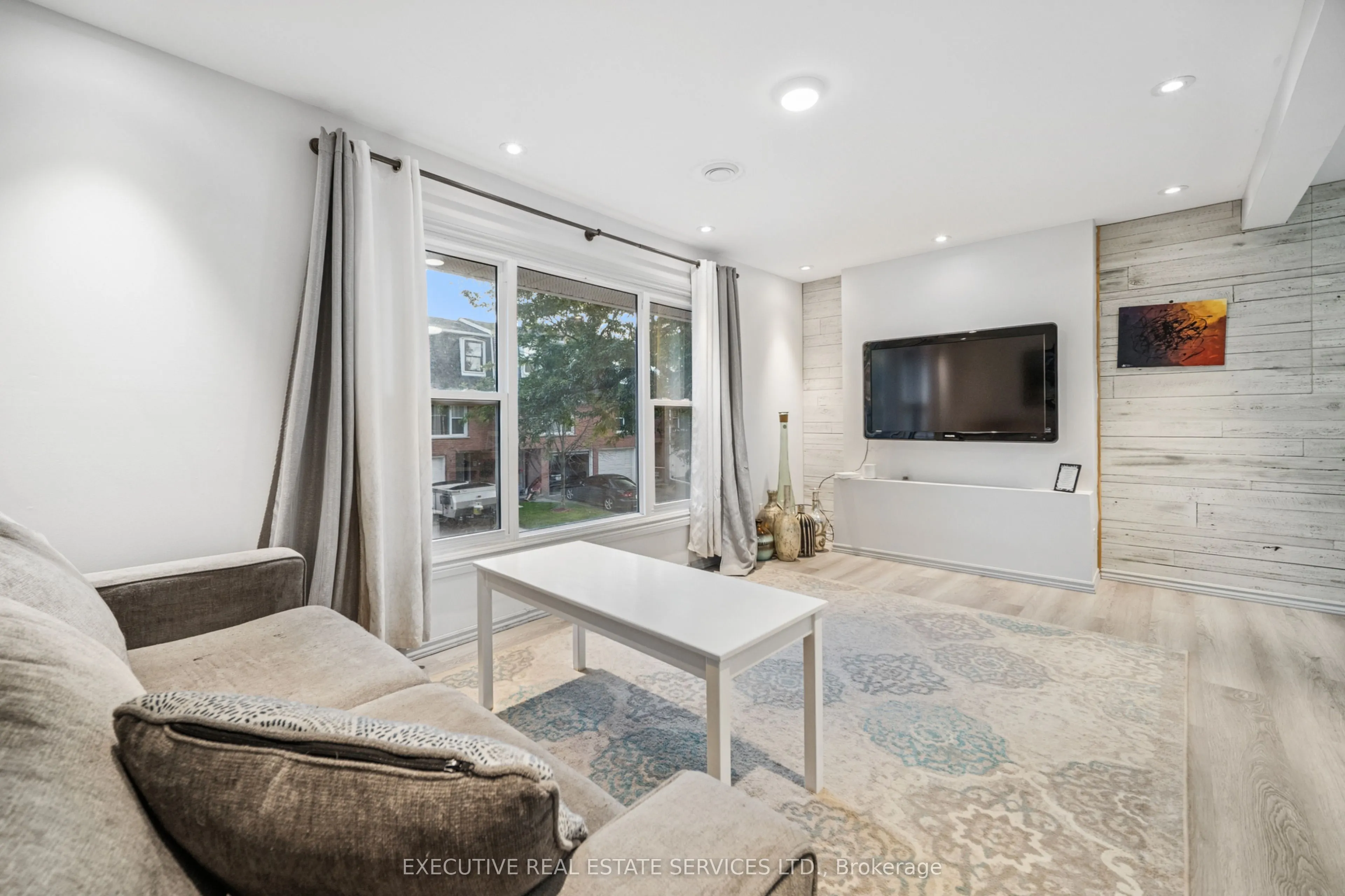 100 Bluevale Street N, #22