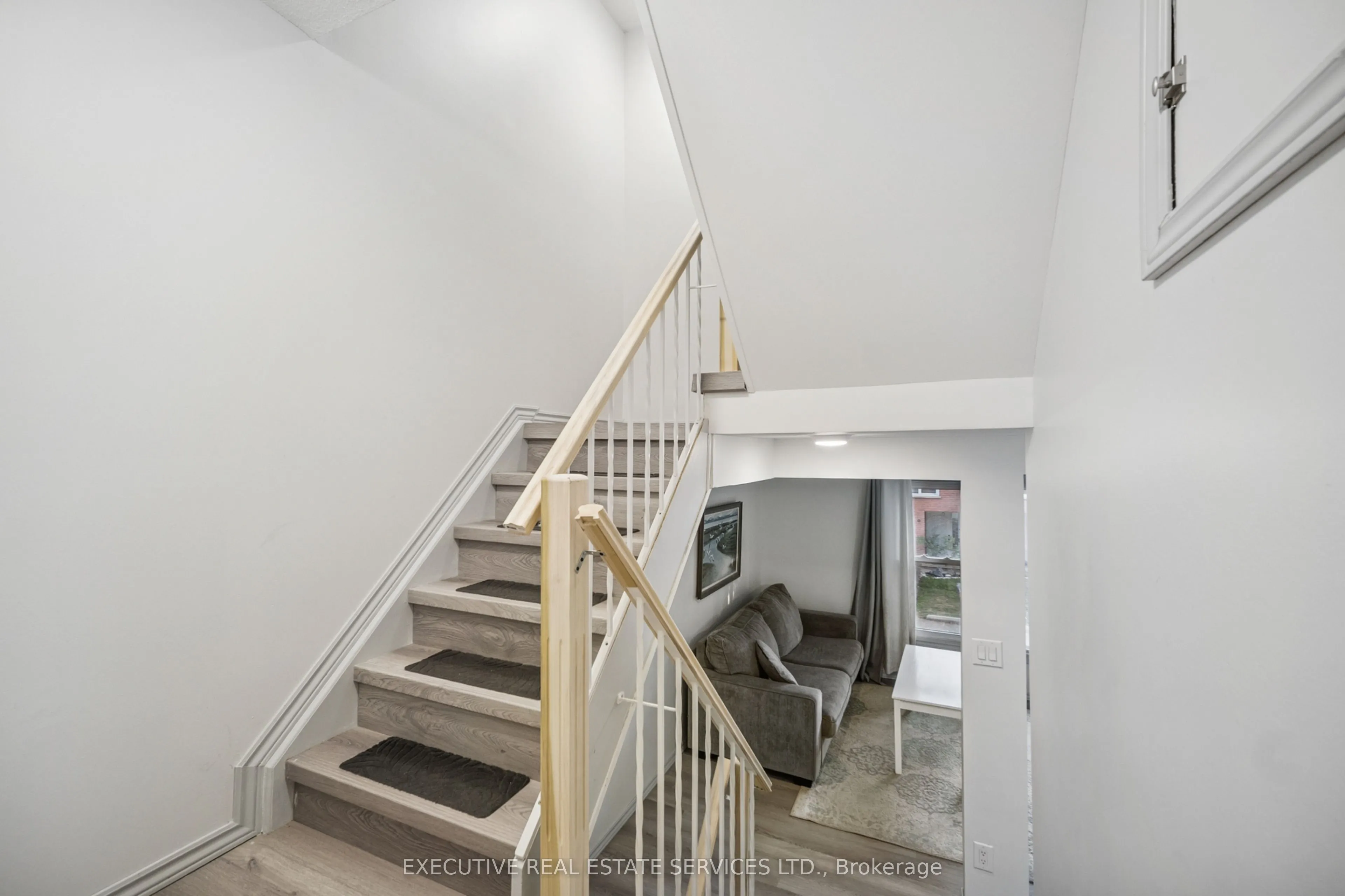 100 Bluevale Street N, #22
