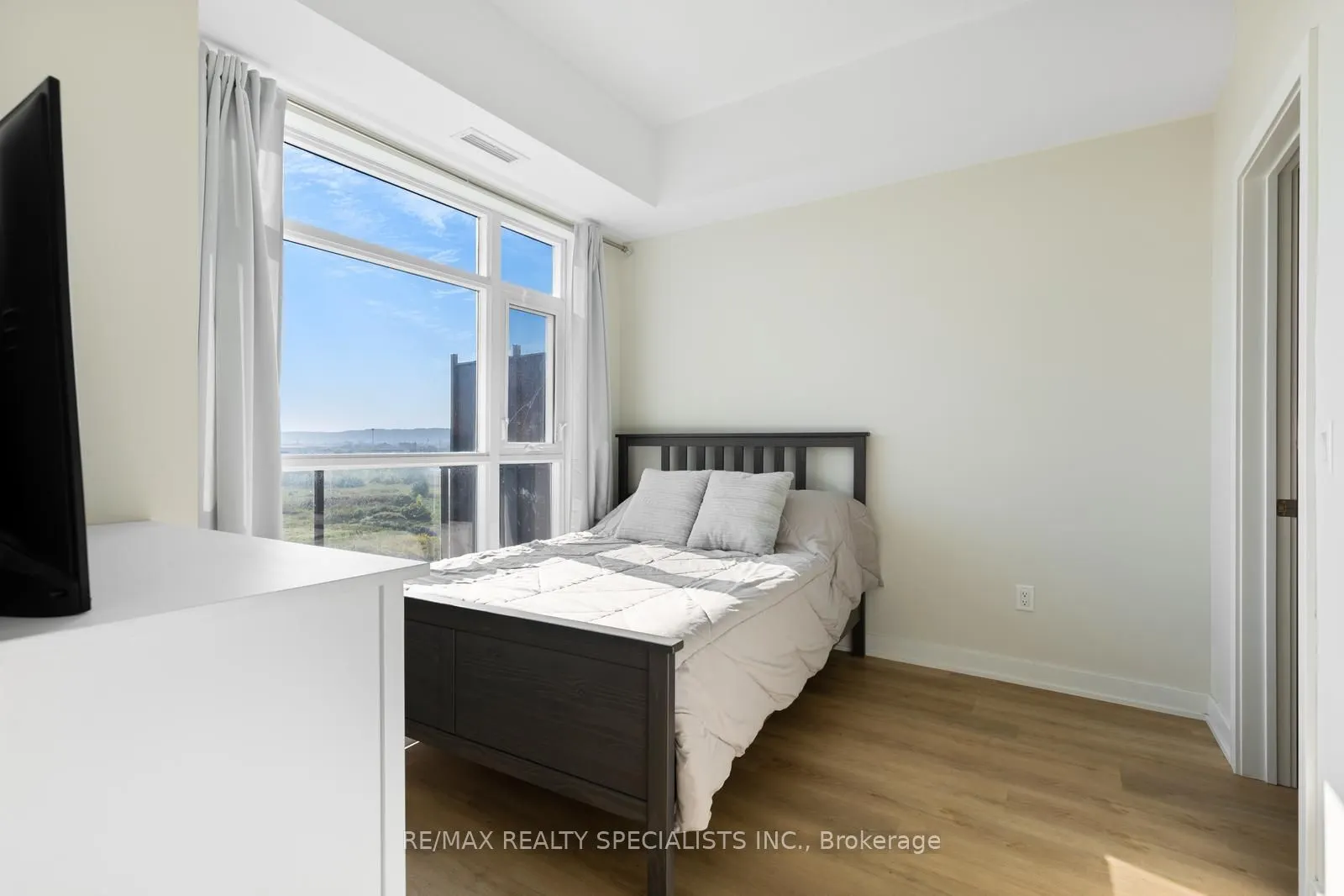 600 North Service Road, #619