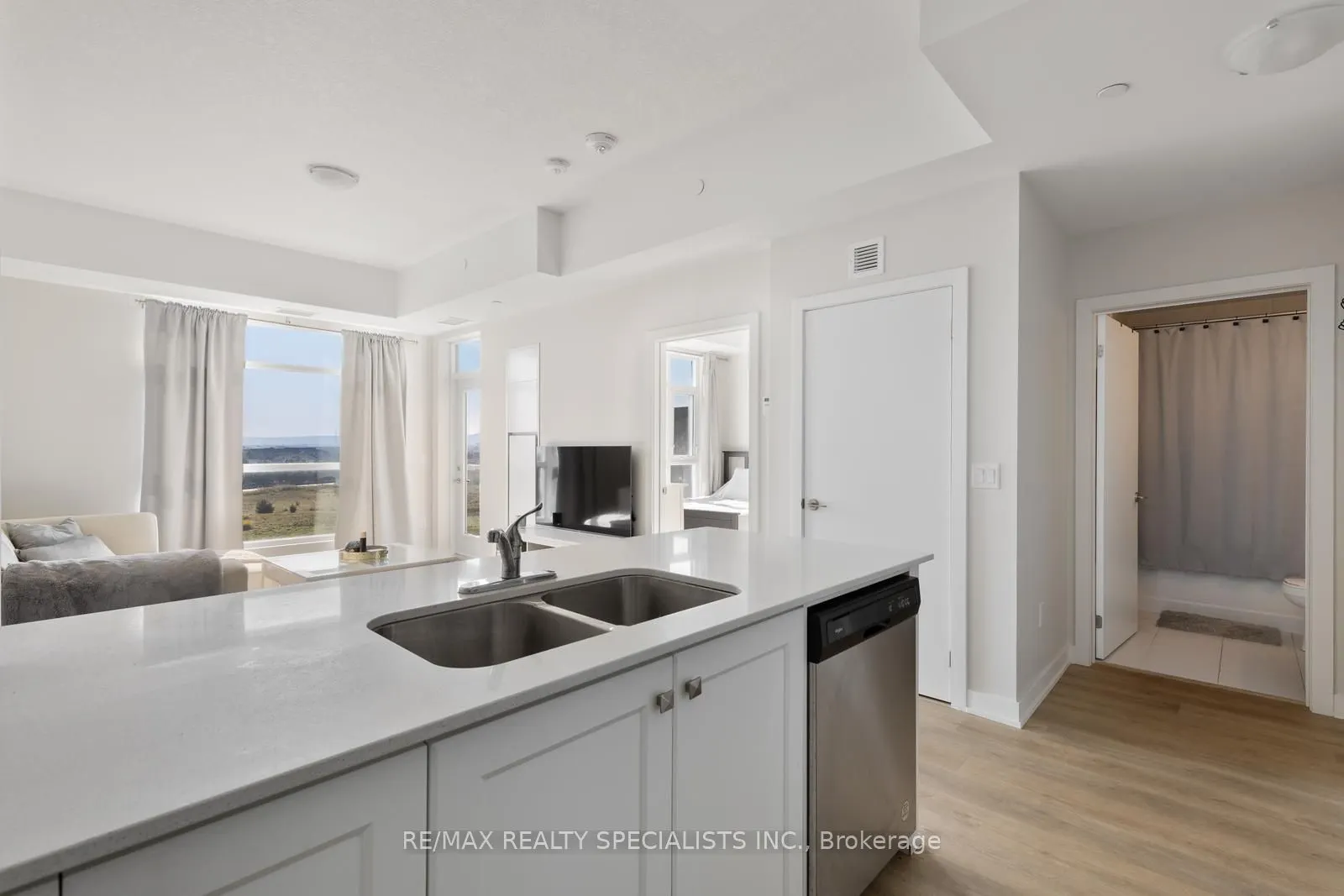 600 North Service Road, #619
