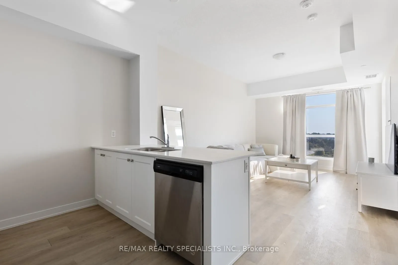 600 North Service Road, #619