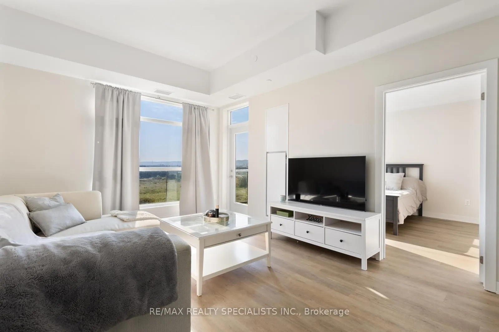 600 North Service Road, #619