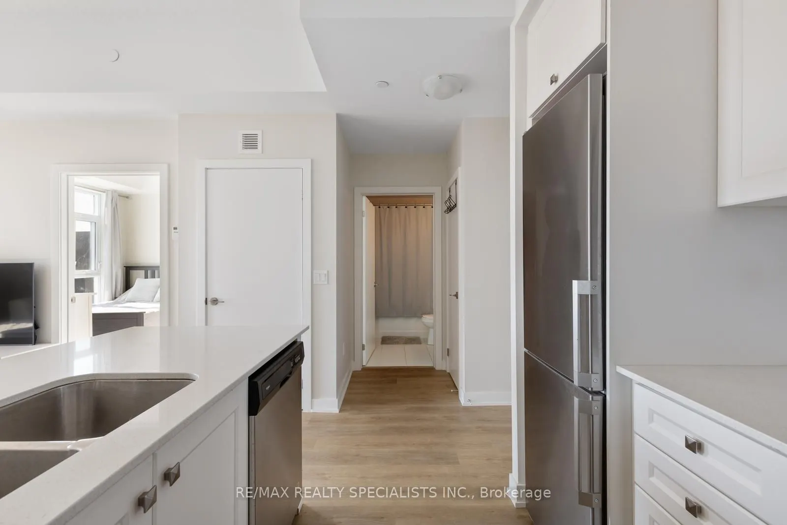 600 North Service Road, #619