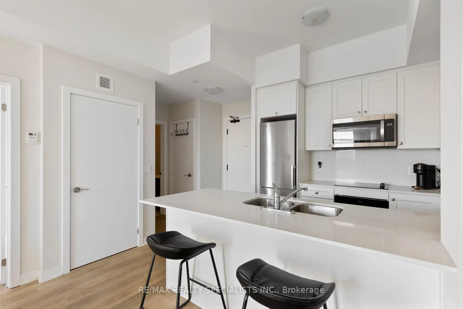 600 North Service Road, #619