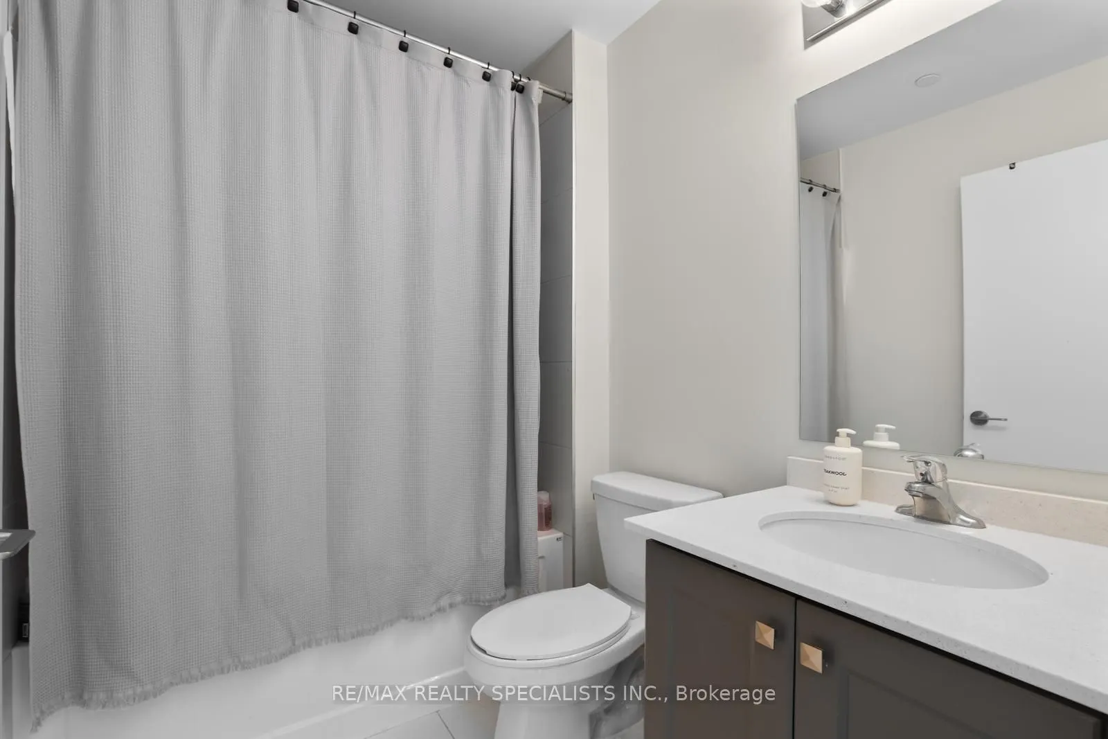600 North Service Road, #619