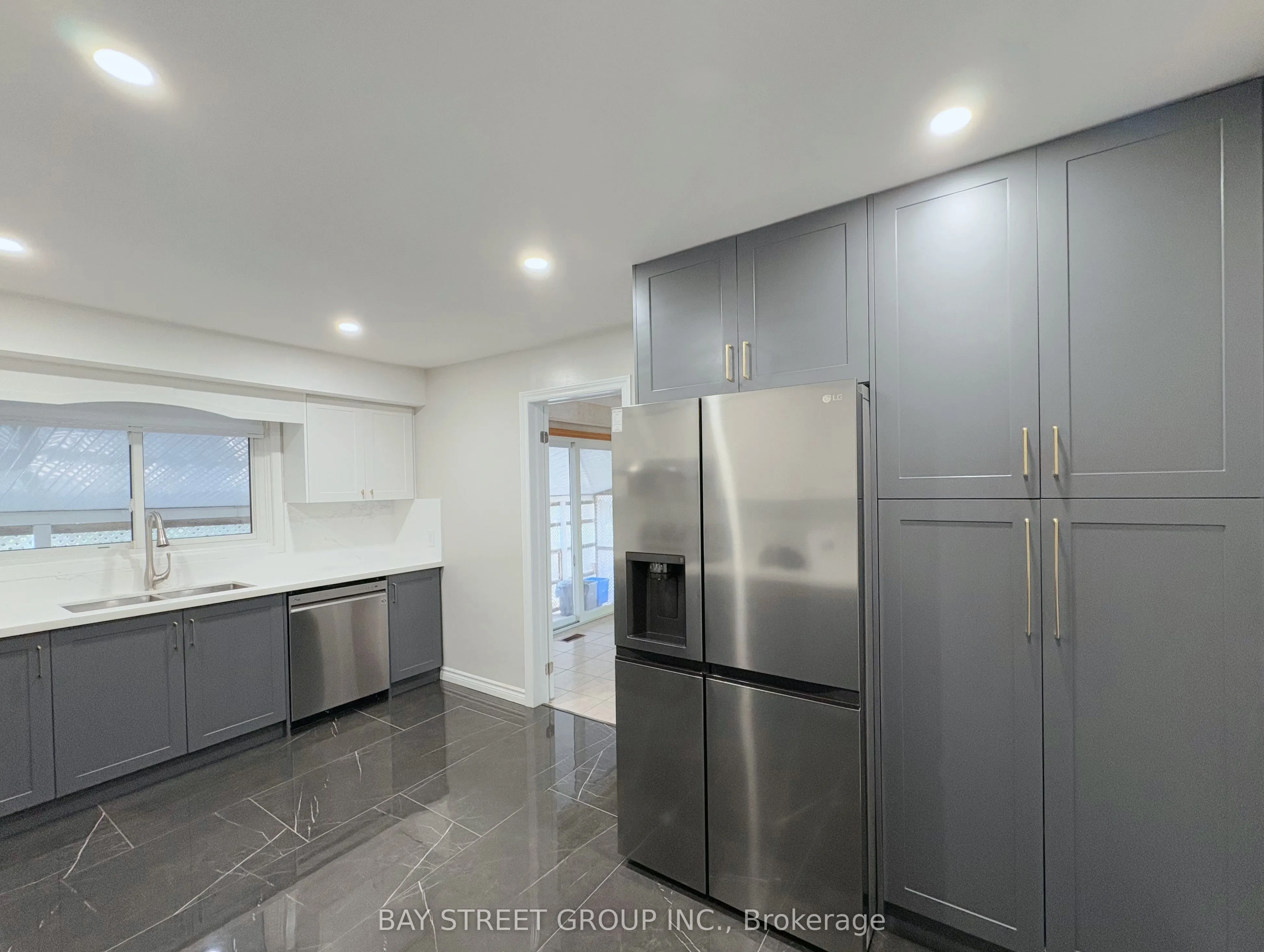 29 West Street N