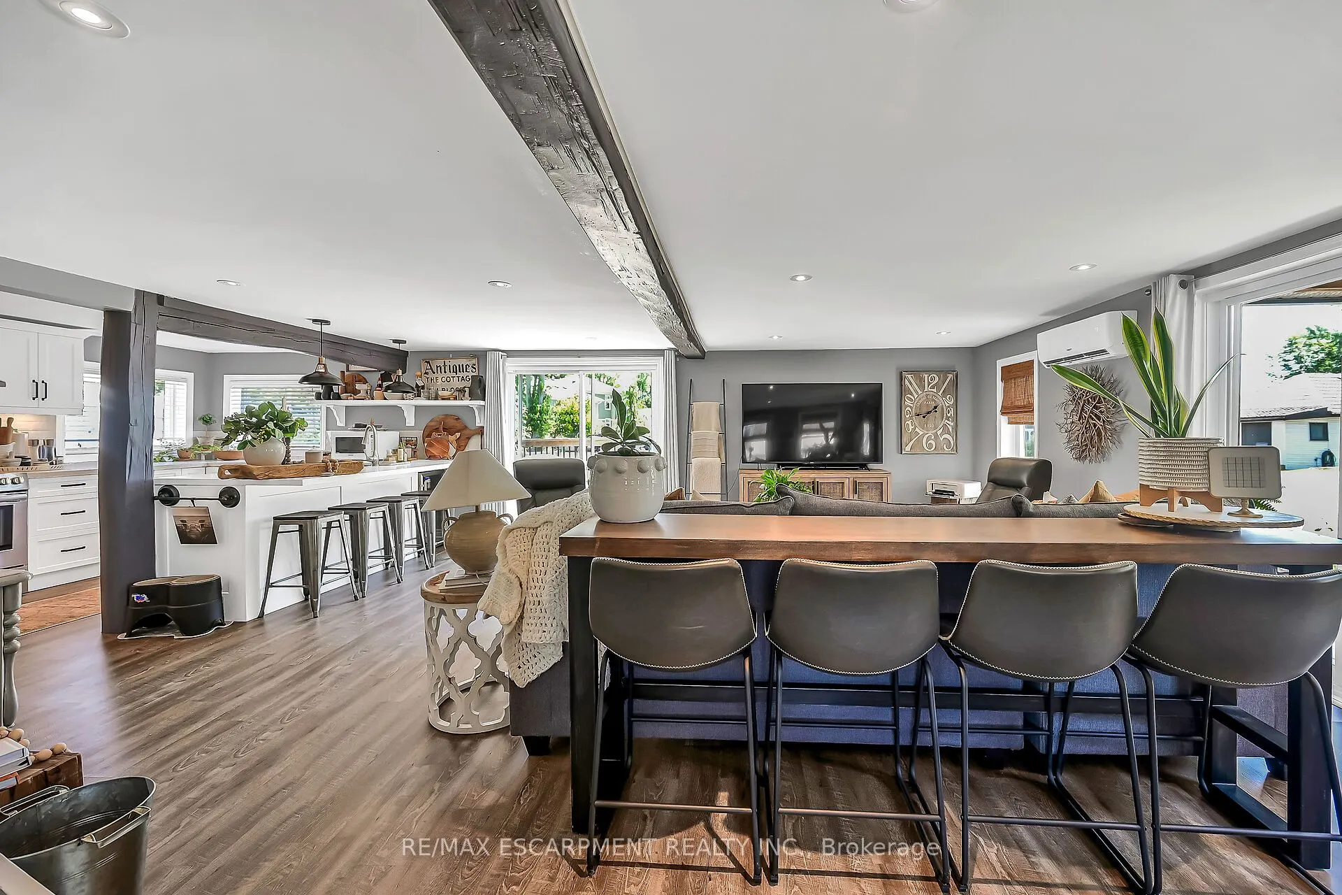 55 LAKESIDE Drive
