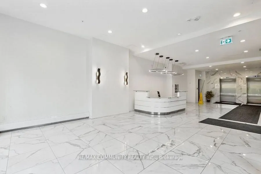 128 King Street N, #905
