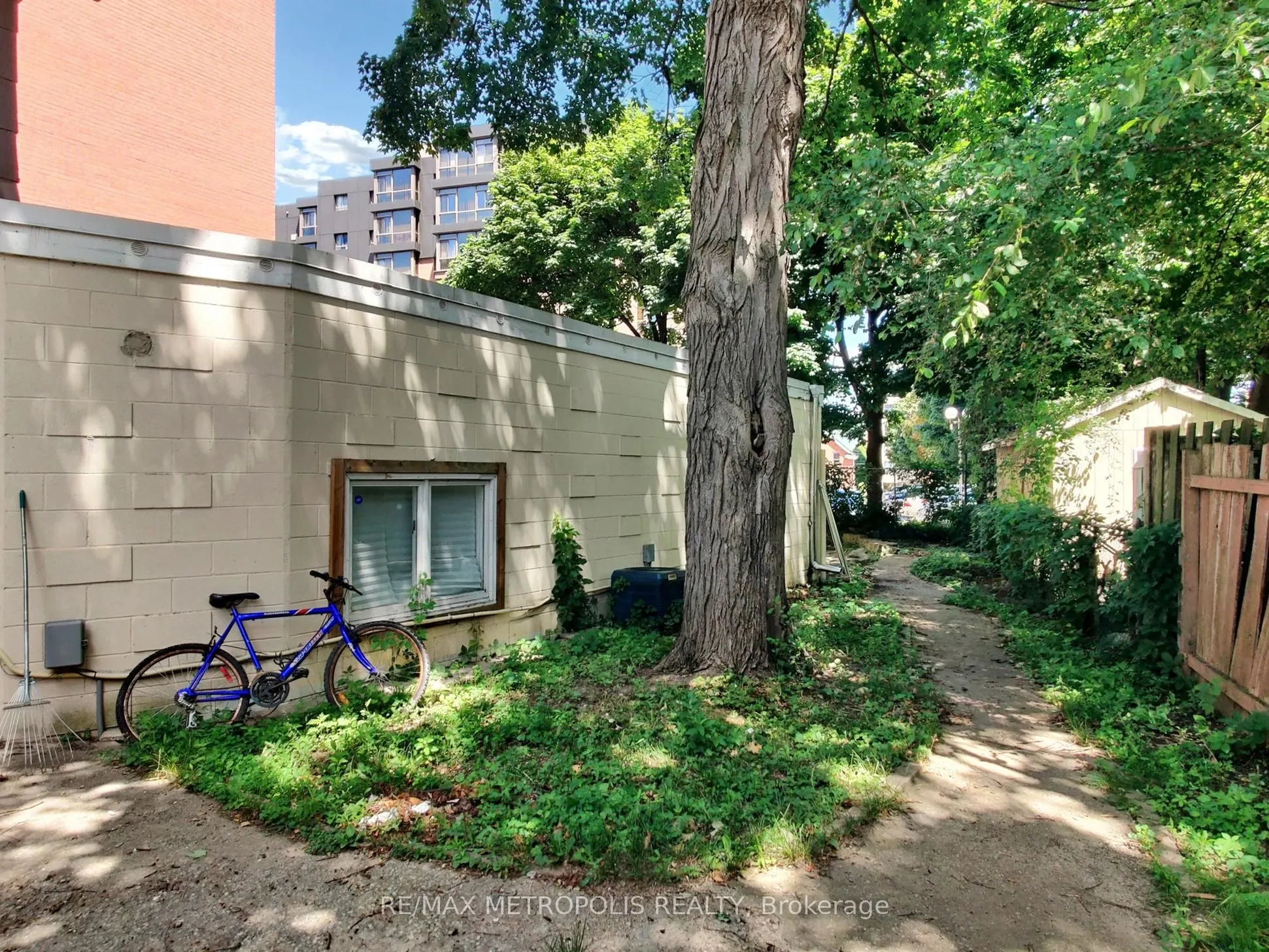 180 King Street N