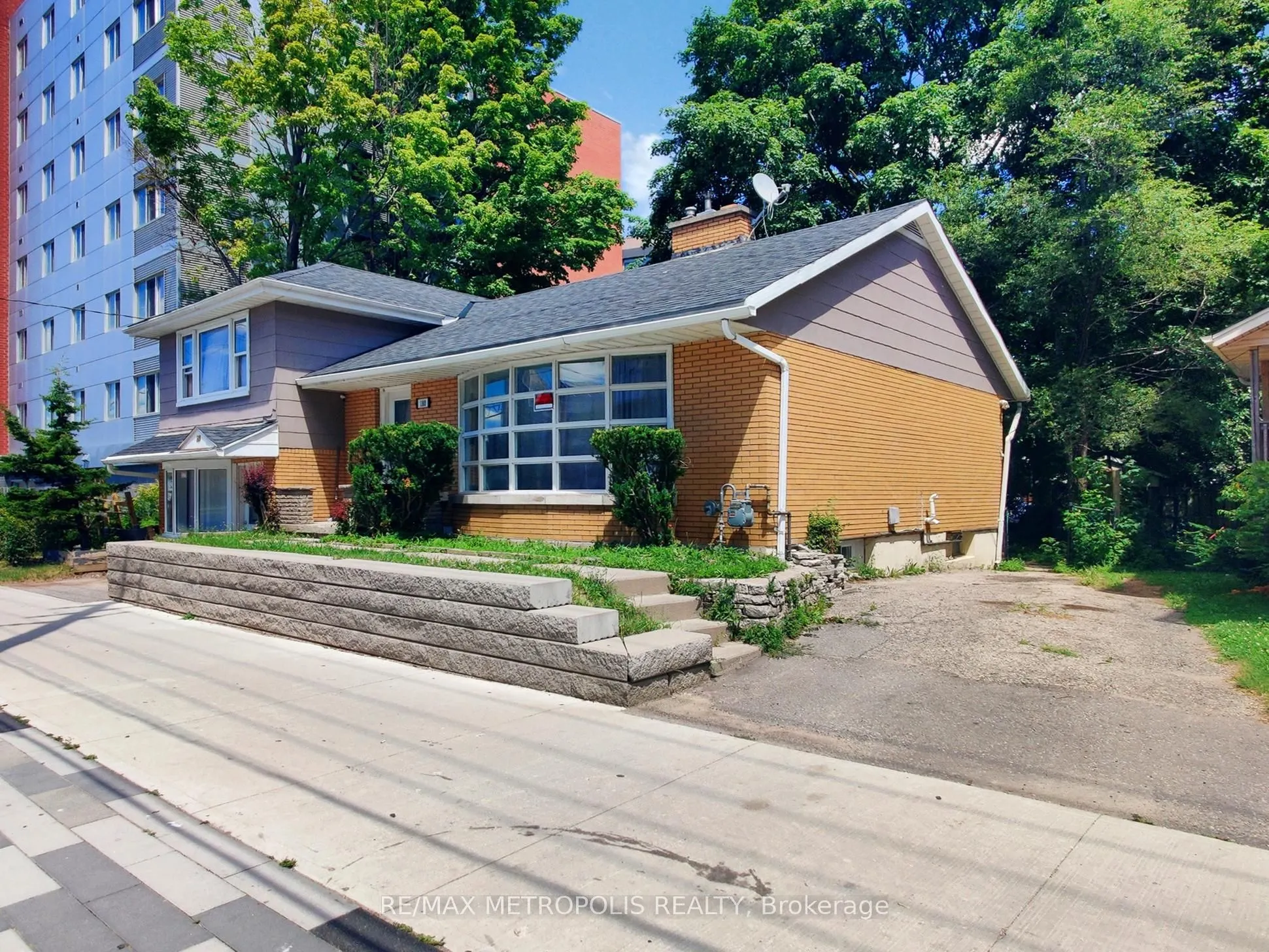 180 King Street N