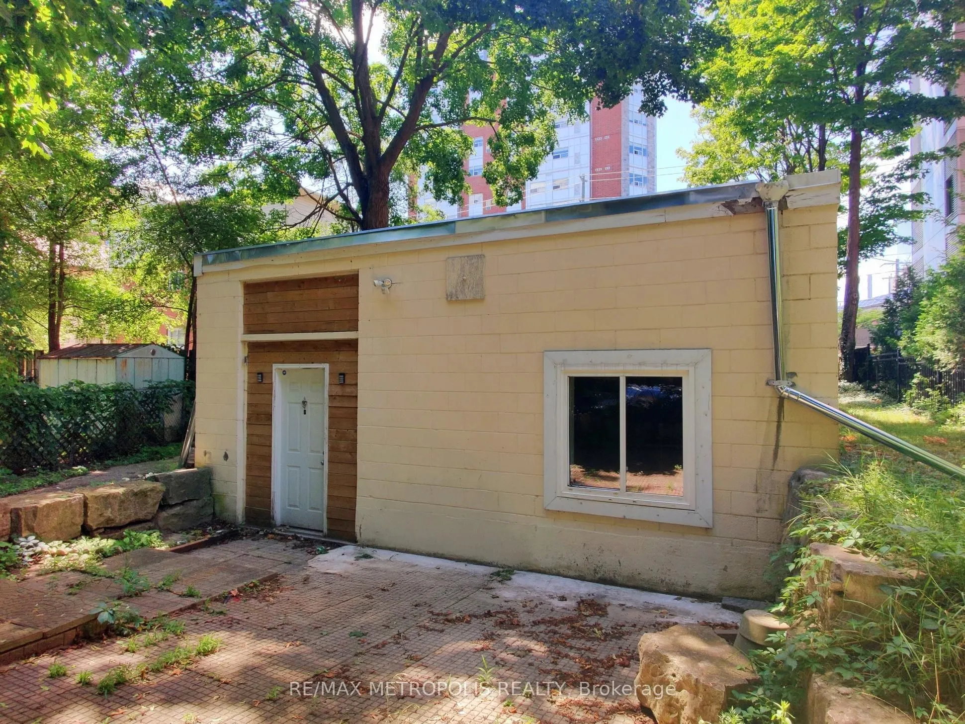 180 King Street N