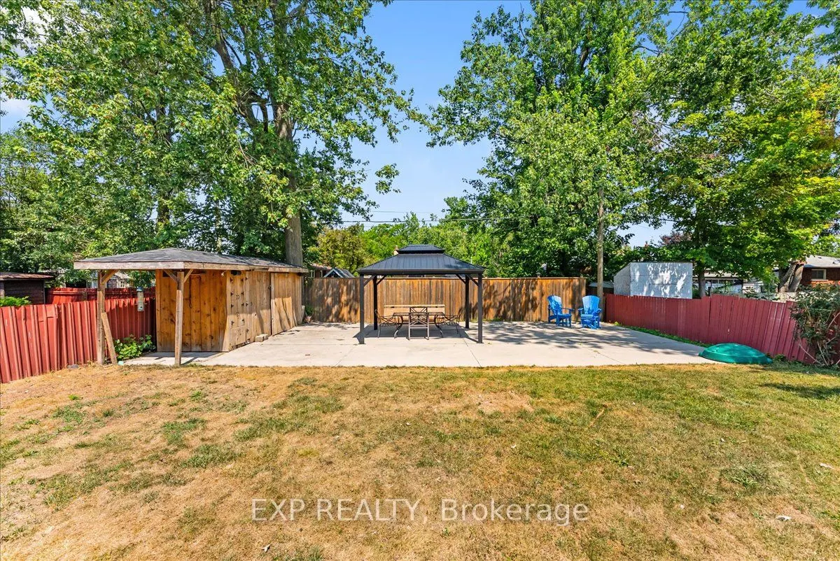 822 Foxe Street