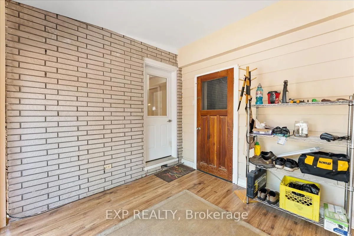 822 Foxe Street