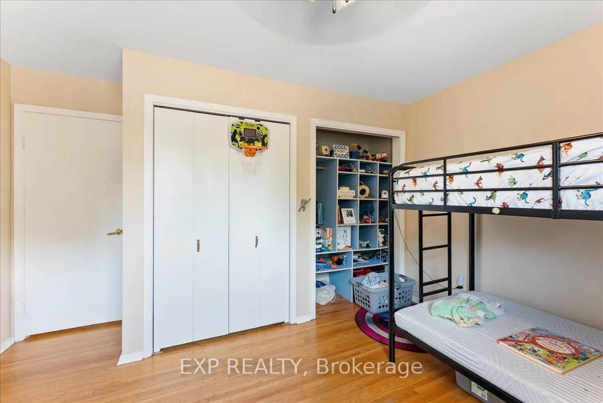 822 Foxe Street