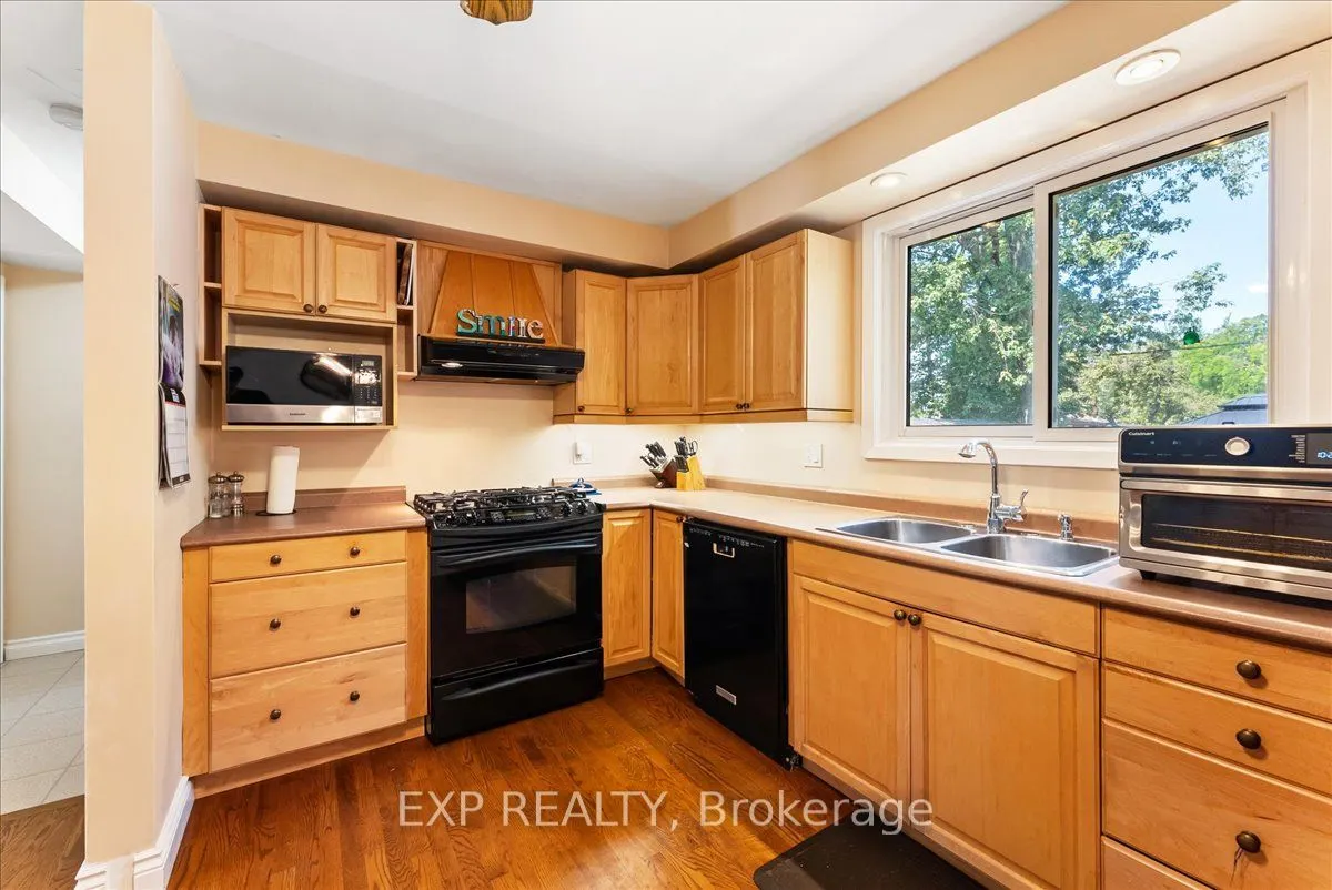 822 Foxe Street