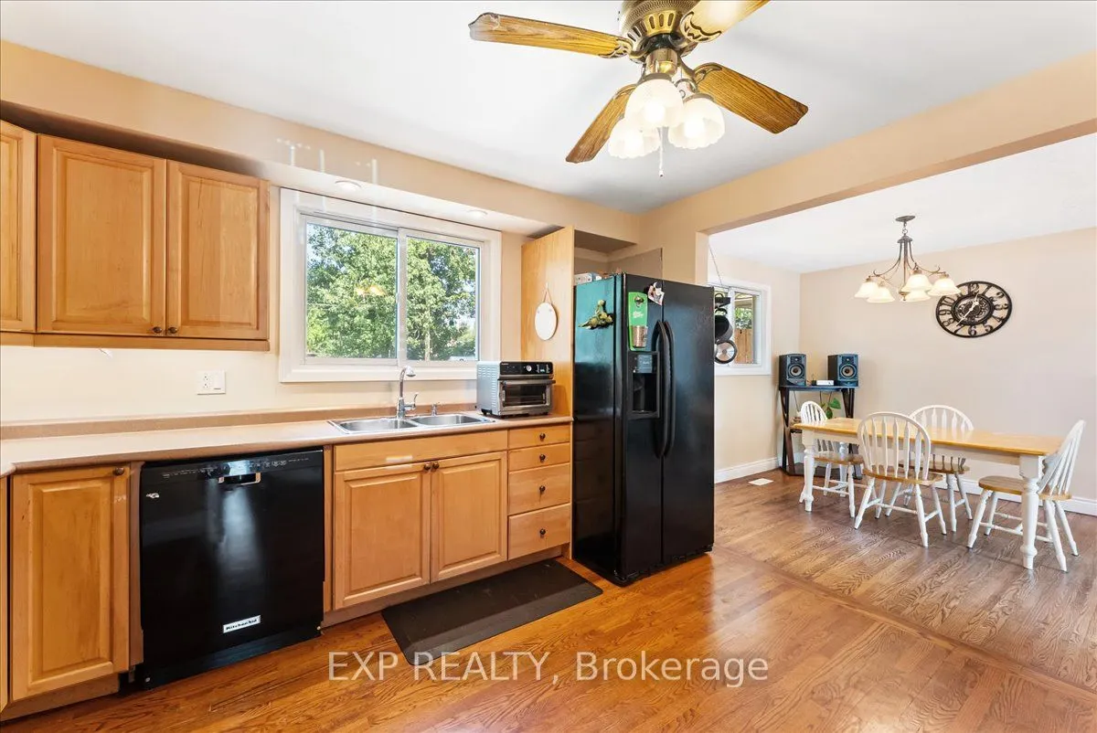 822 Foxe Street