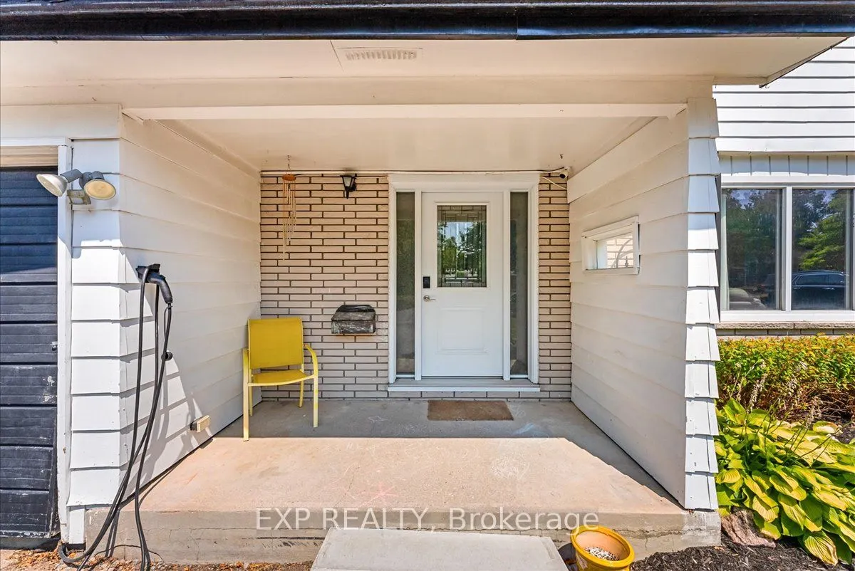 822 Foxe Street