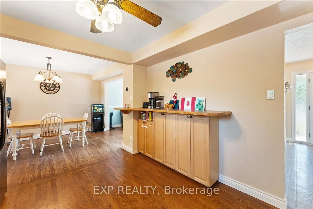 822 Foxe Street
